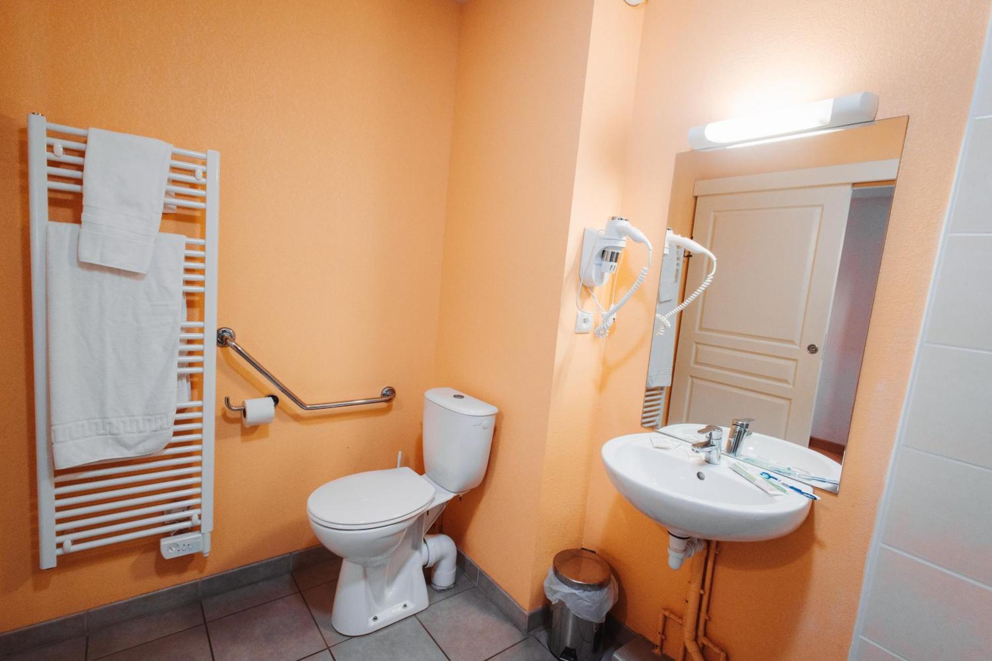 2-Room Apartment,1686429171:JPEG