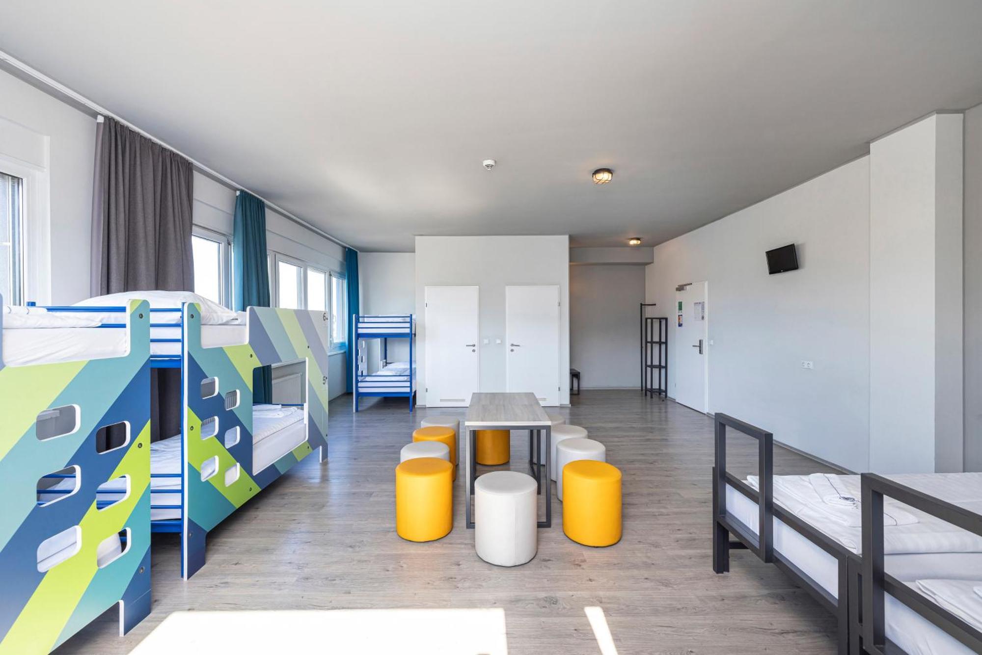 Bed 8-Bed Dormitory Room