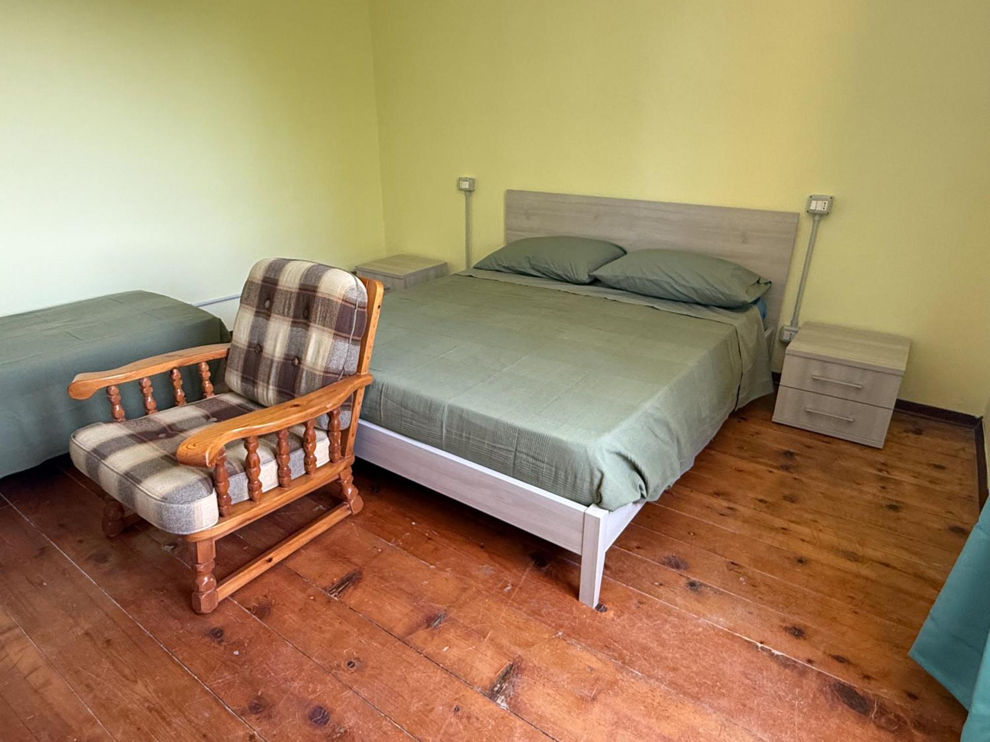 Camera Matrimoniale/Doppia con Letti Singoli con Letto Supplementare