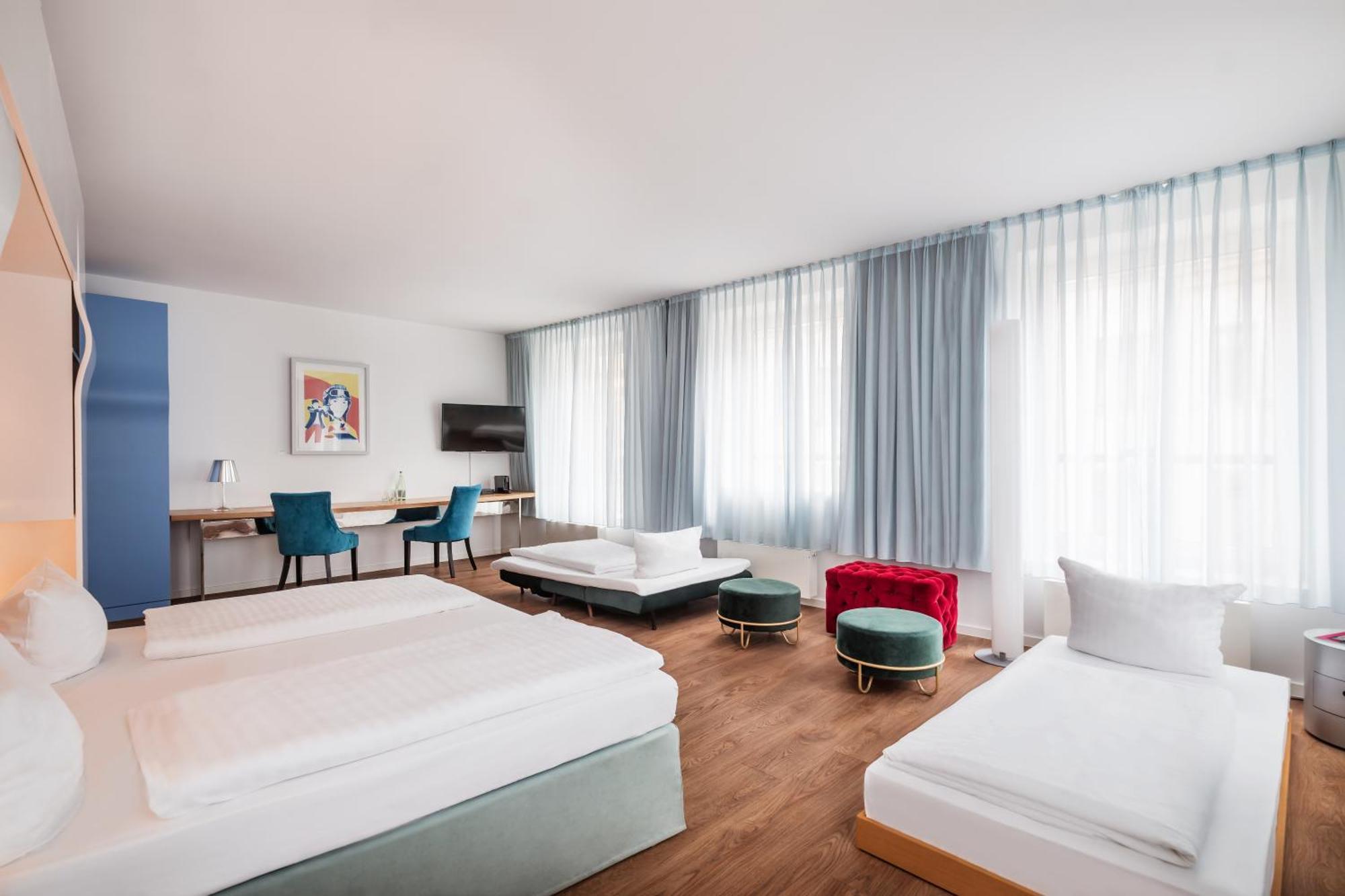 Family & Friends Room
