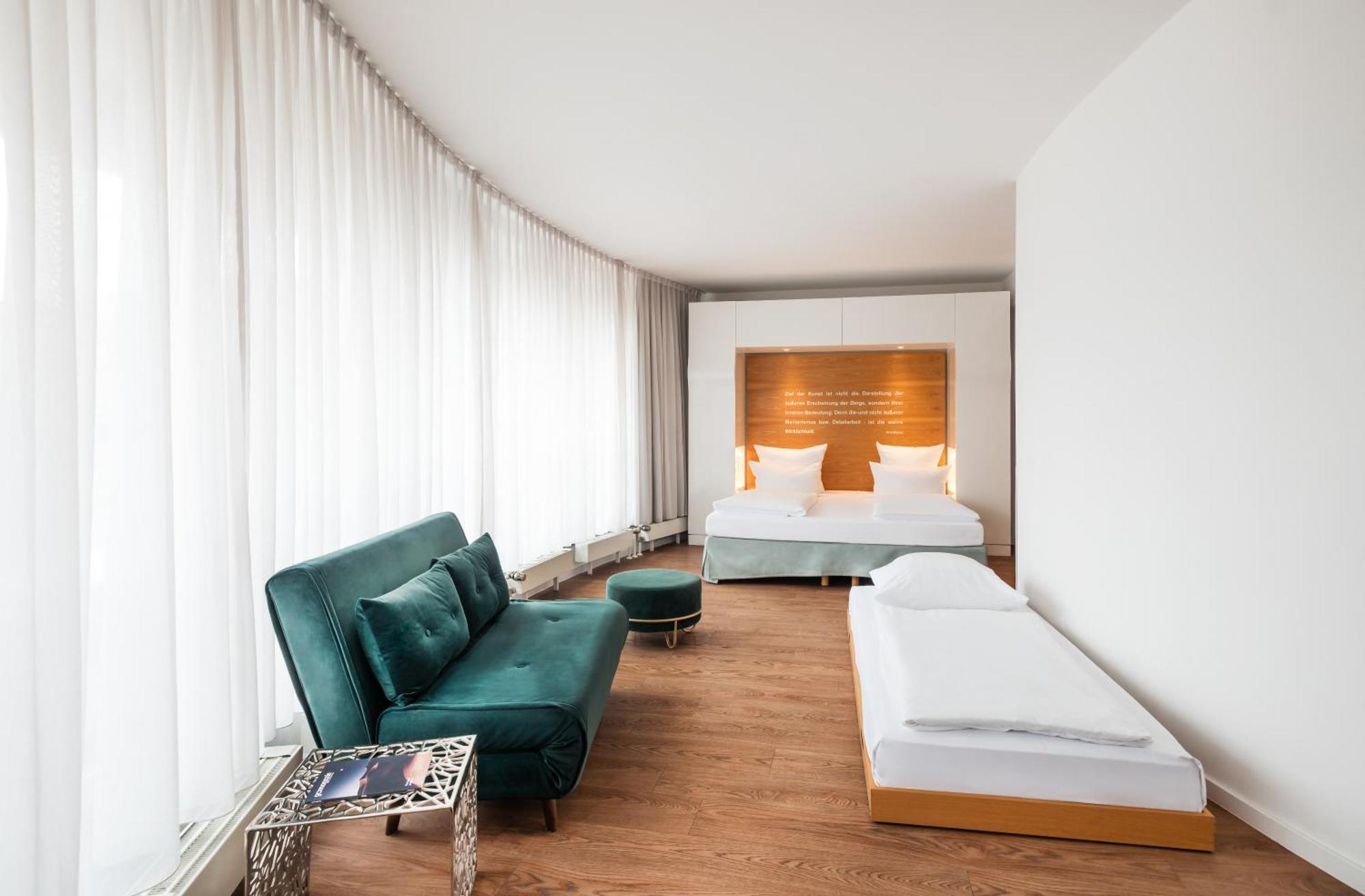 Family & Friends Room