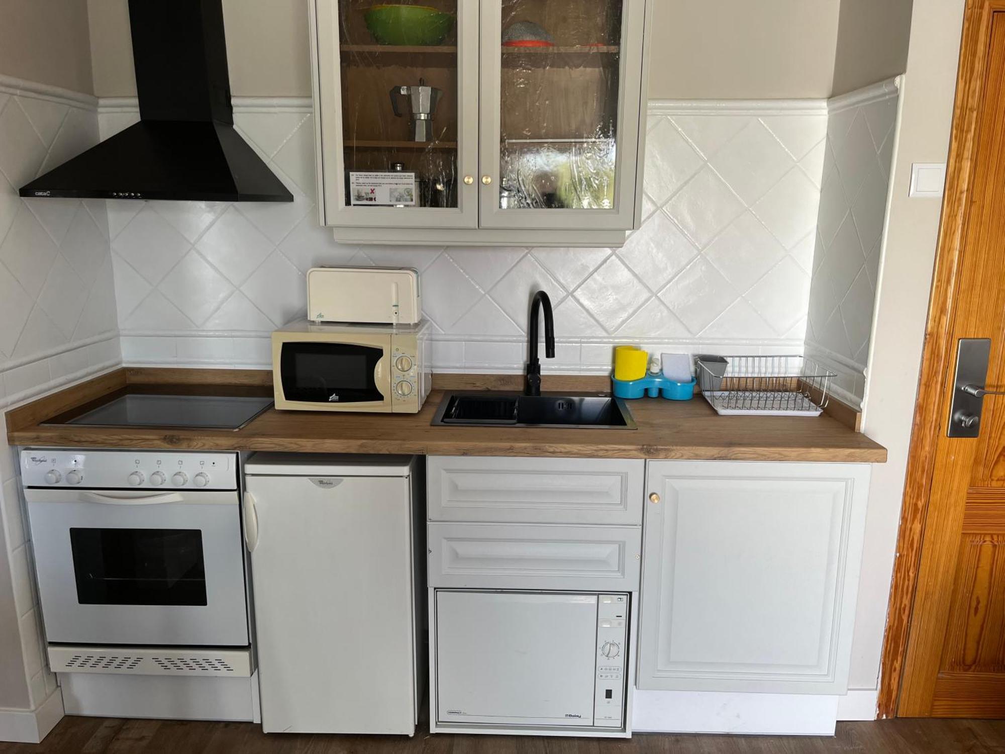 One-Bedroom Apartment Terrace,1687454182:JPEG