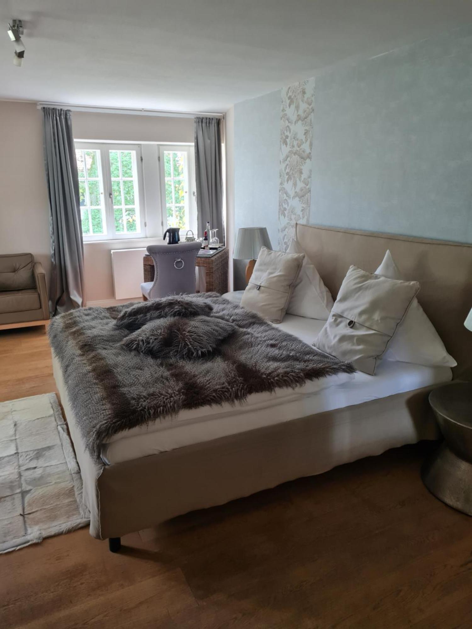 Dreibettzimmer mit Badewanne