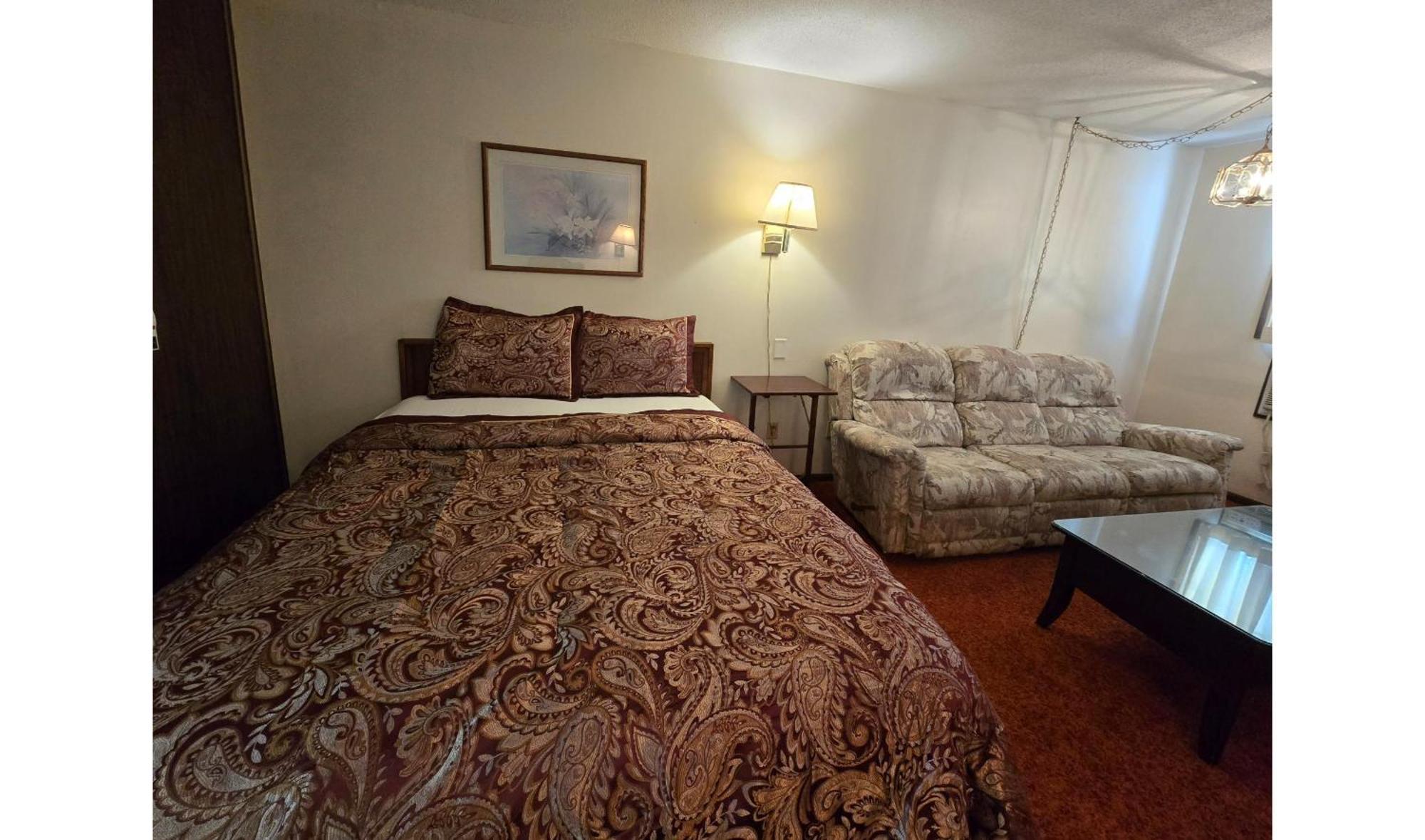 Queen Bed Non-Smoking,1687604180:JPEG