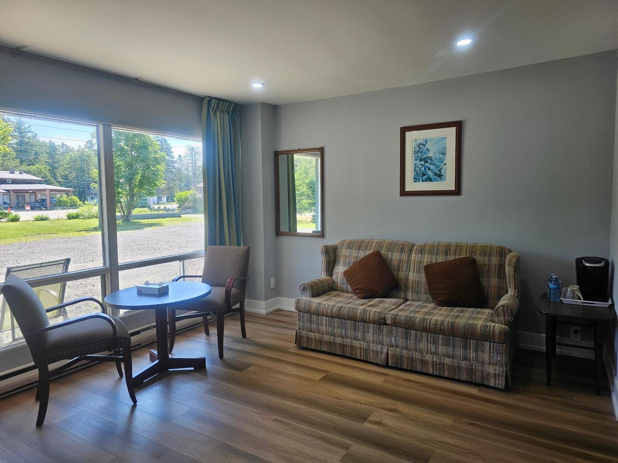 Deluxe Family Suite