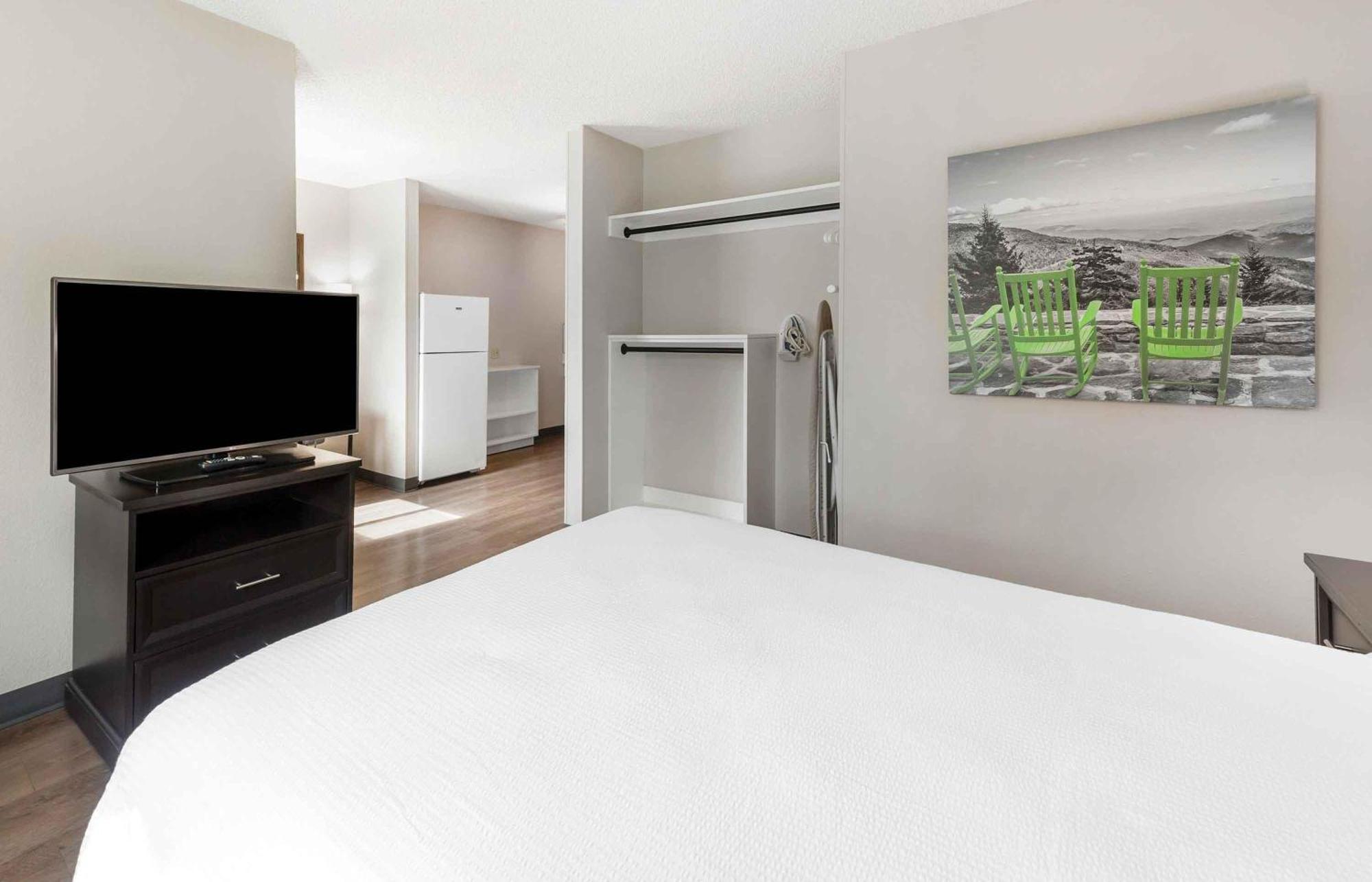 Queen studio 1 Queen Bed Disability Access or Non-Smoking