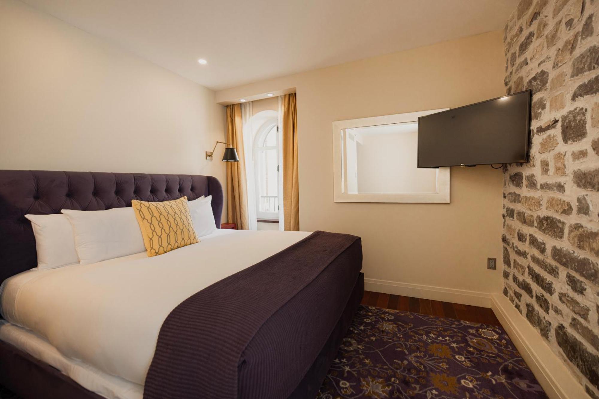 One-Bedroom King Suite
