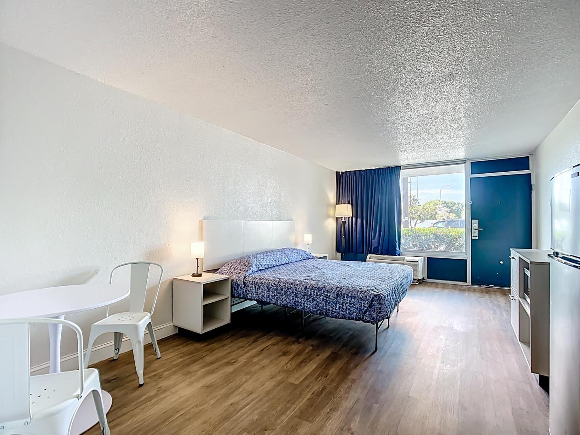 King Room - Non-Smoking