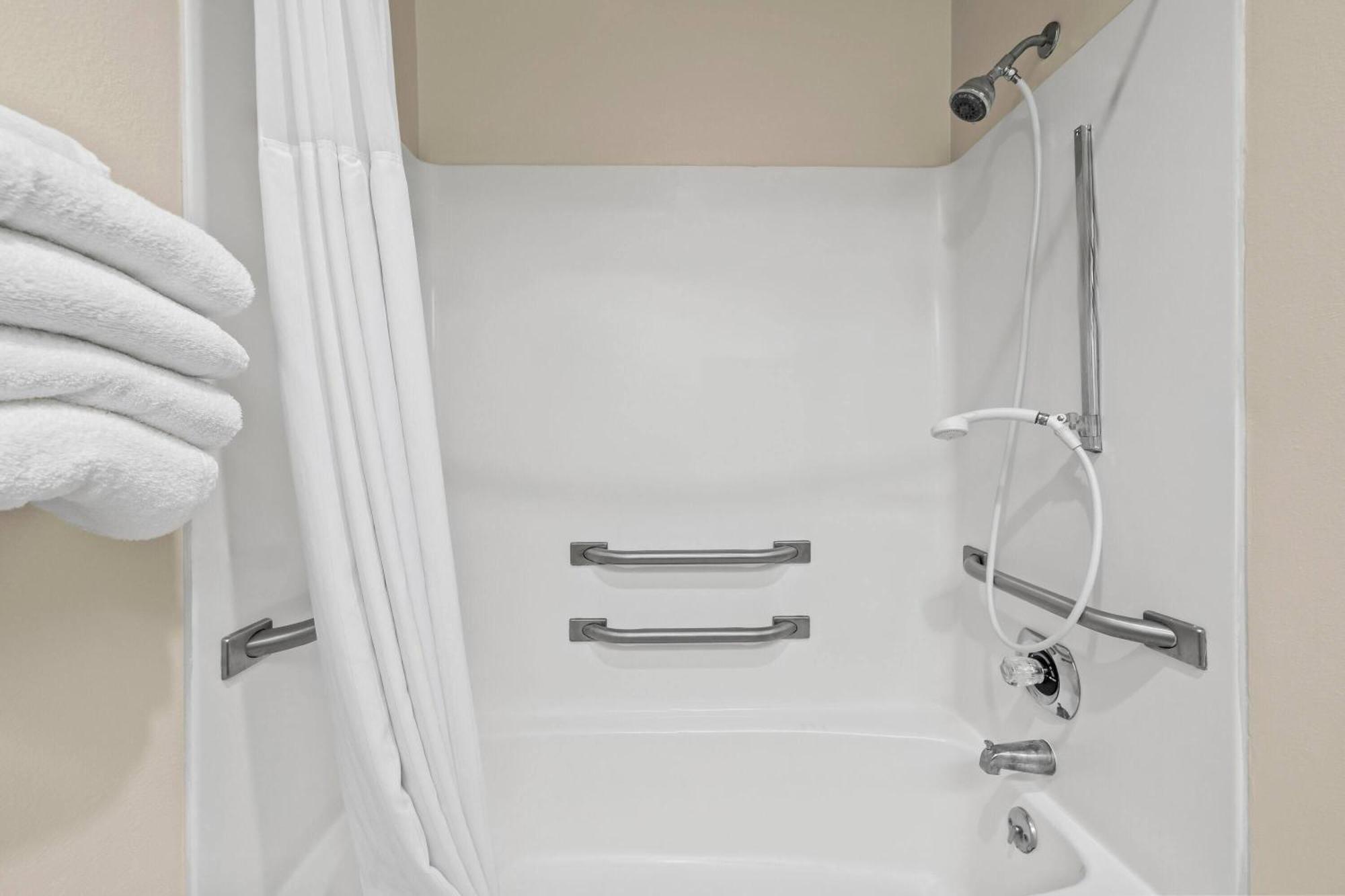 Queen Room Two Queen Beds Mobility Access or Non-Smoking