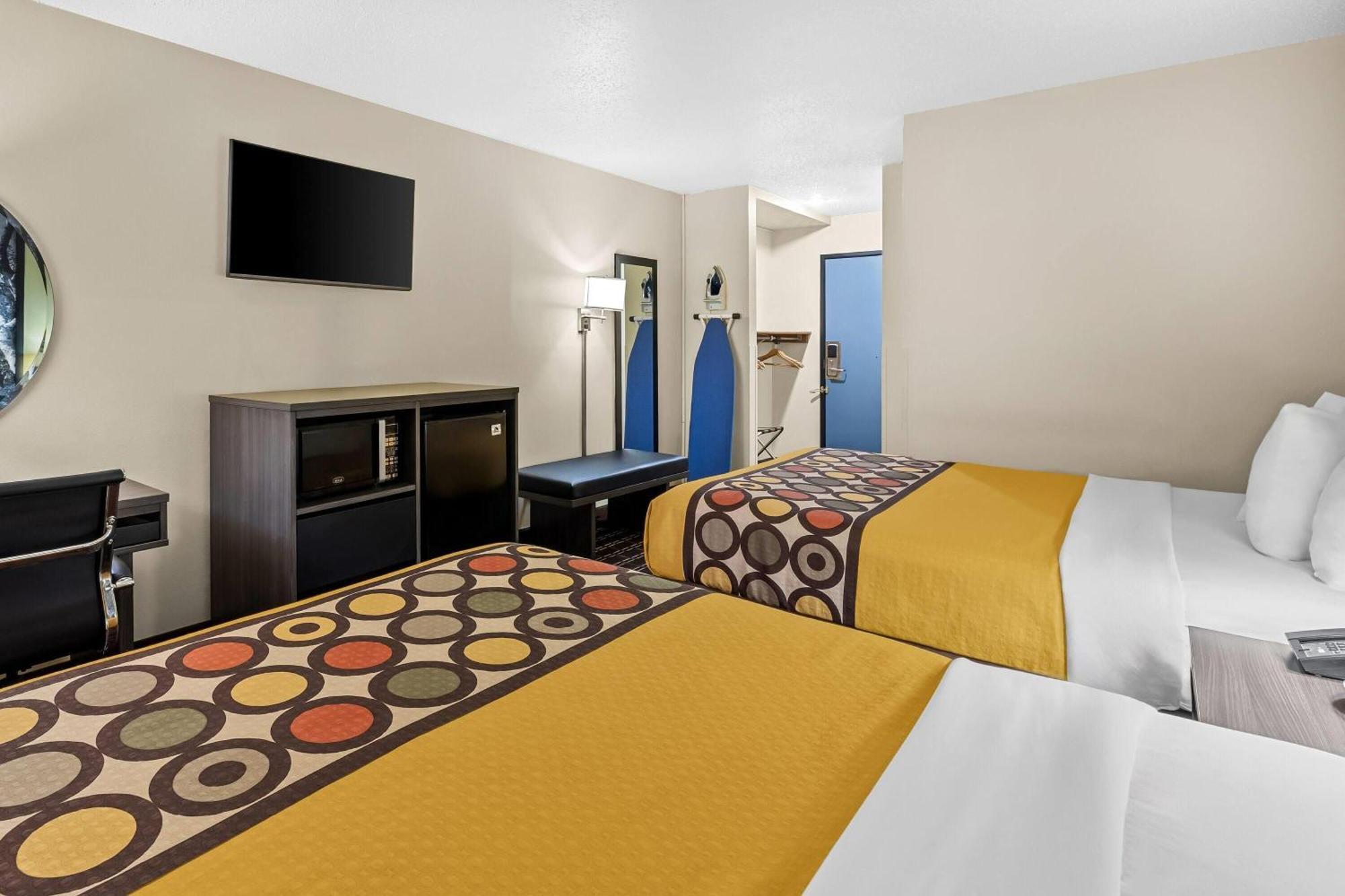 Queen Room Two Queen Beds Mobility Access or Non-Smoking