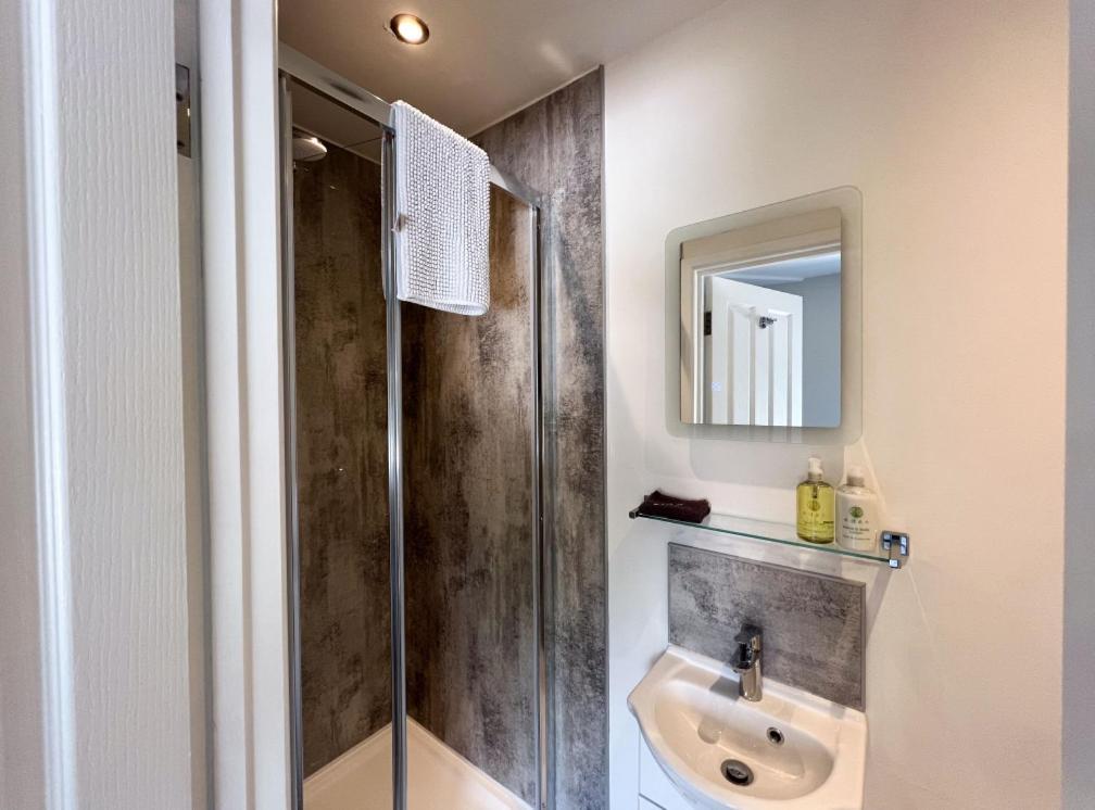 Standard Single Room with Shower
