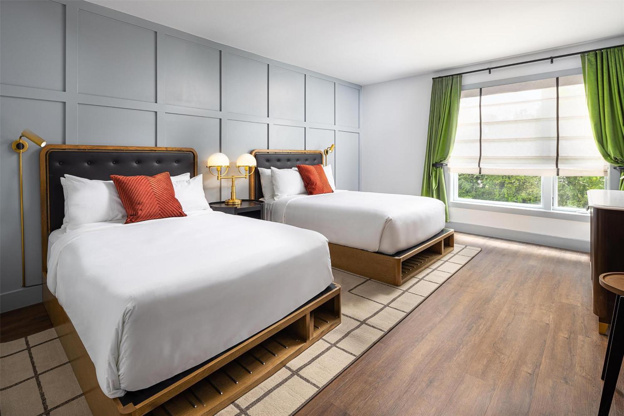 Queen Room Two Queen Beds Tub Mobility Accessible