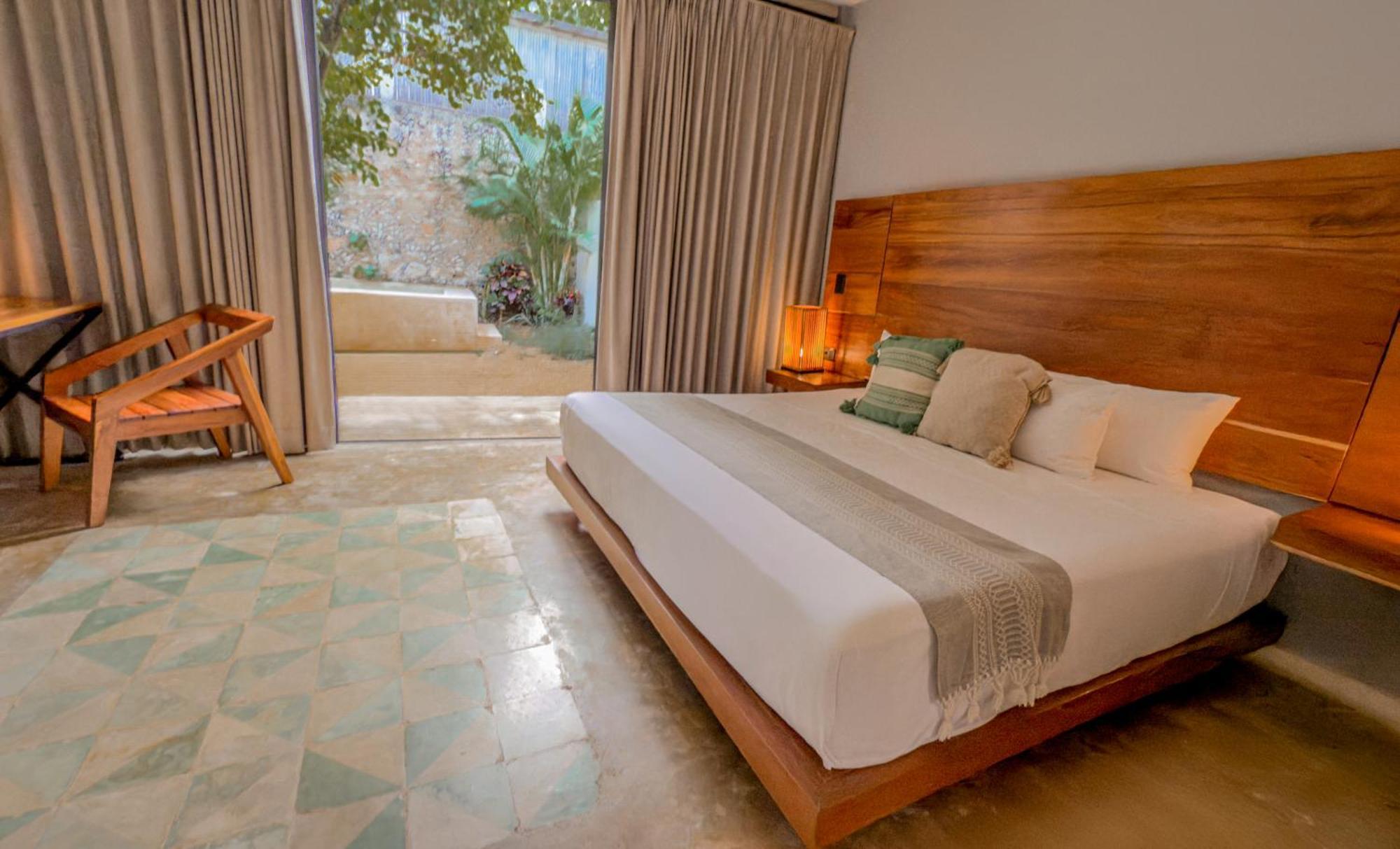 Standard King With Private Pool