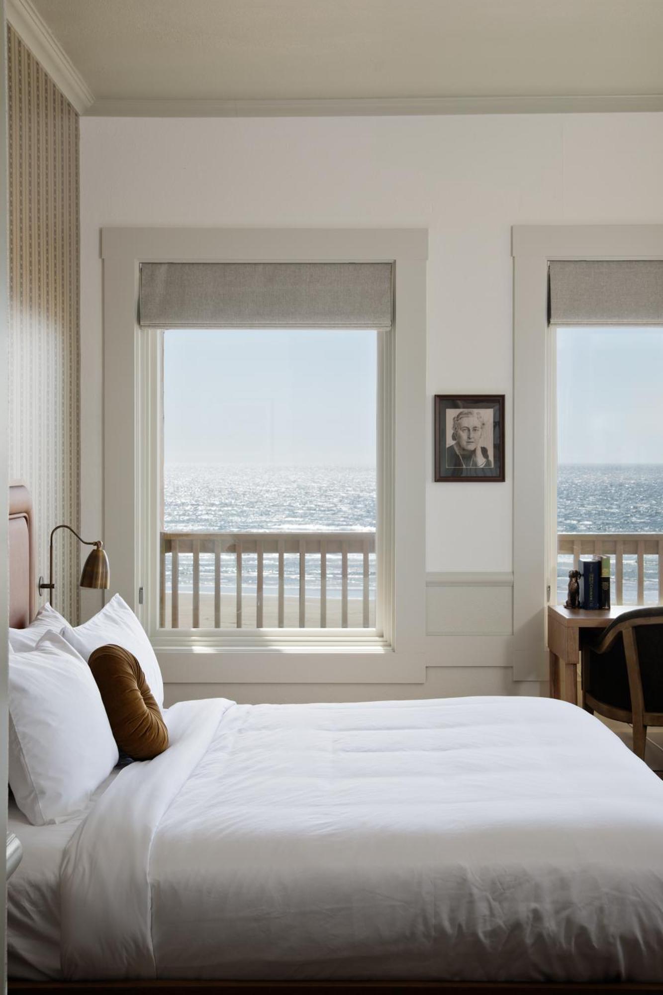 Agatha Christie - Queen Room with Sea View