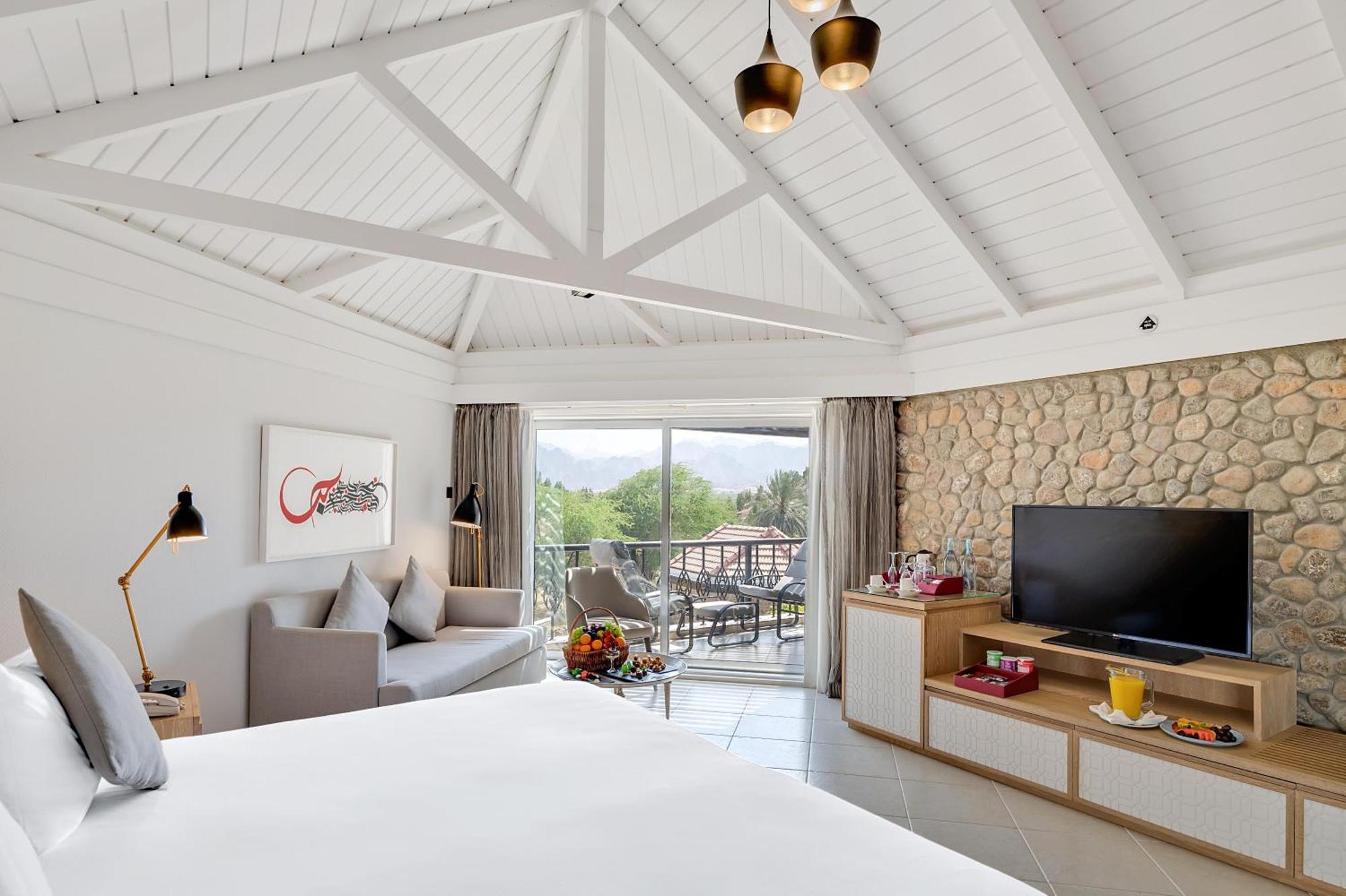 Deluxe Mountain View Family Room Balcony