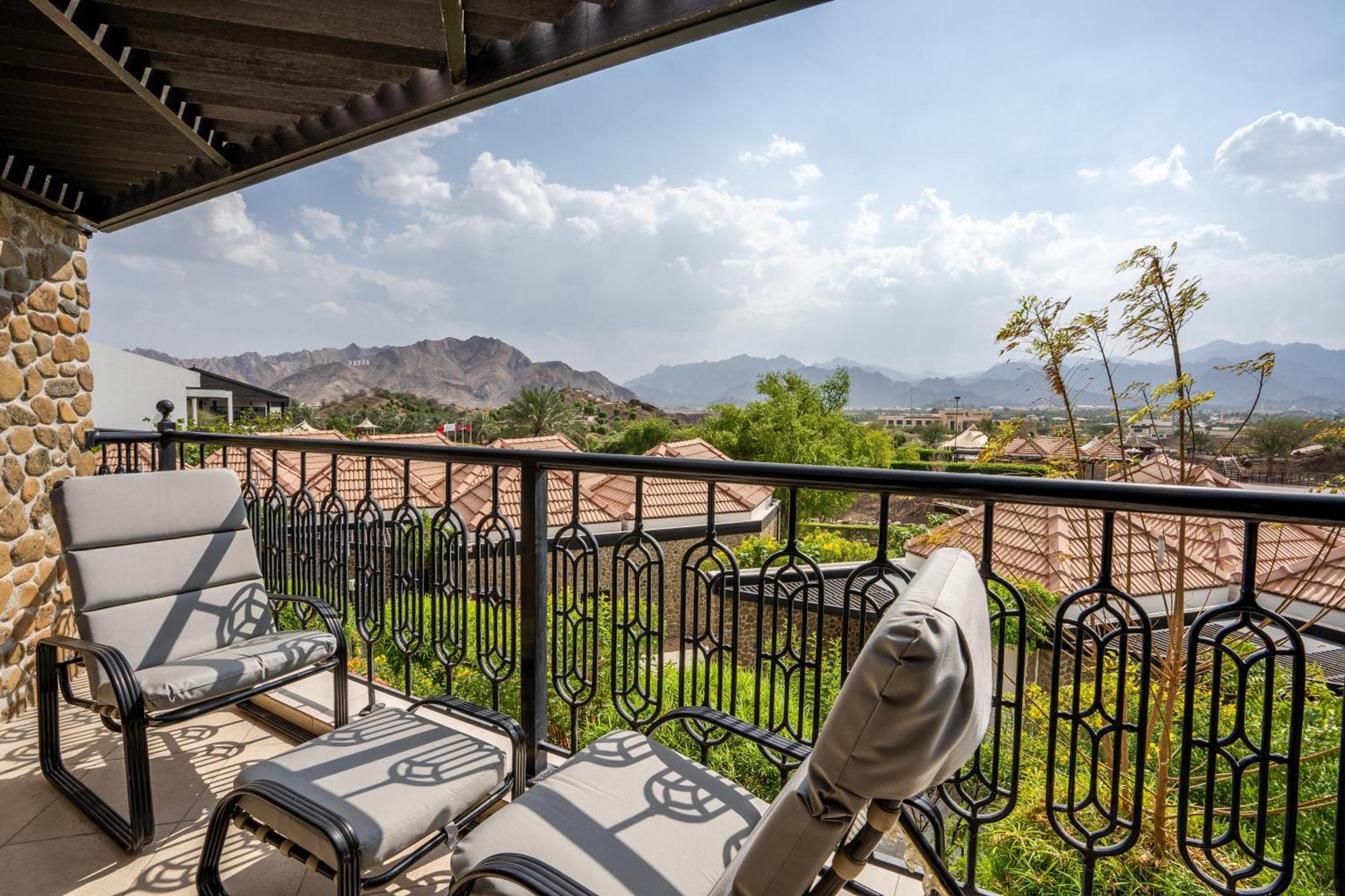Deluxe Mountain View Room Balcony