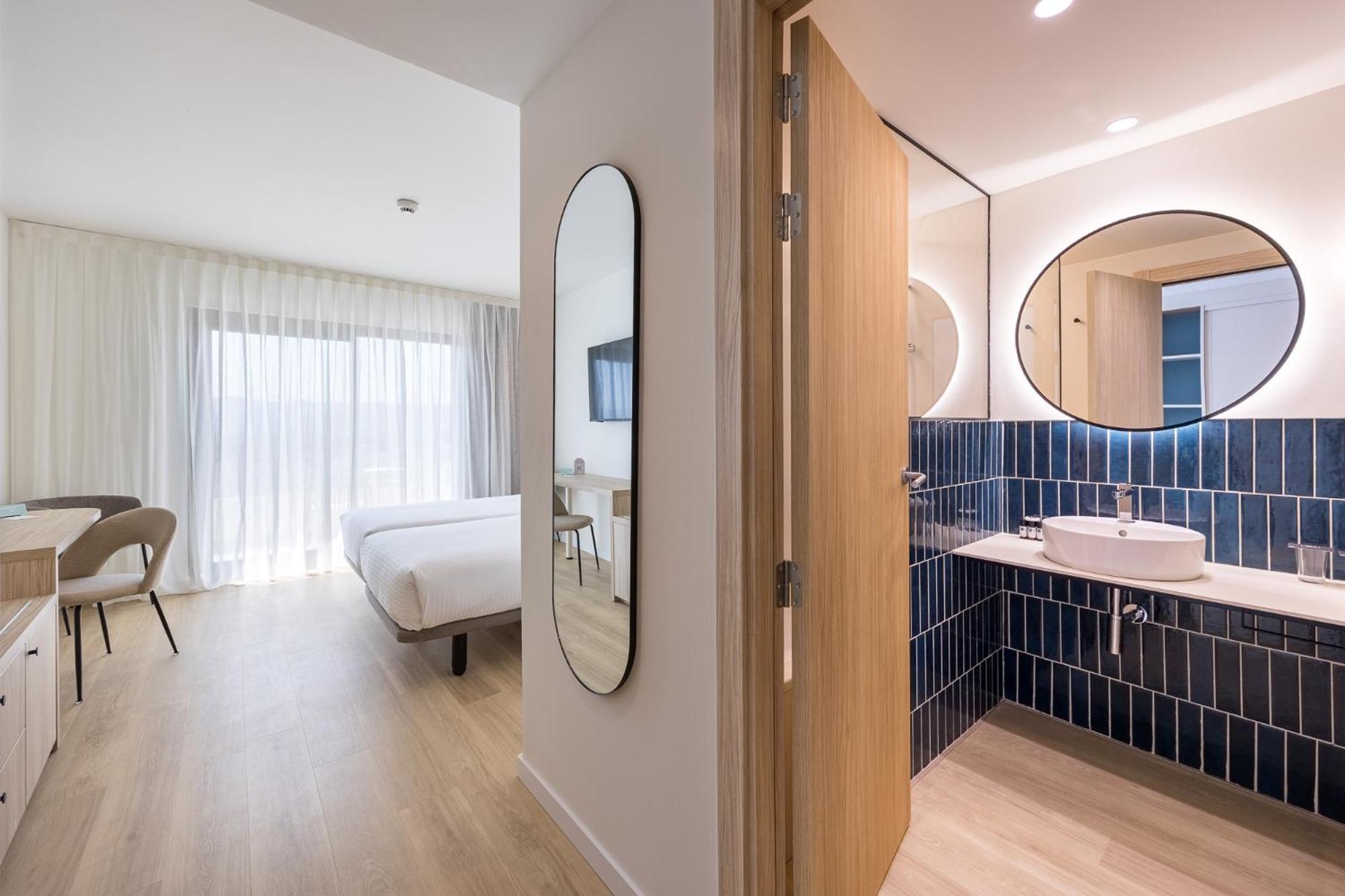 Quarto Triplo (2 Adultos + 1 Criança)