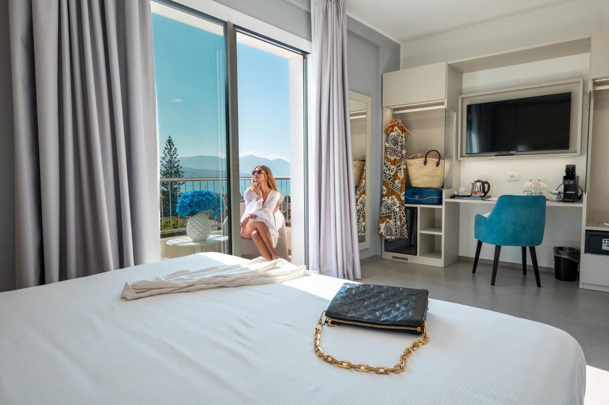 Suite with Terrace and Sea View