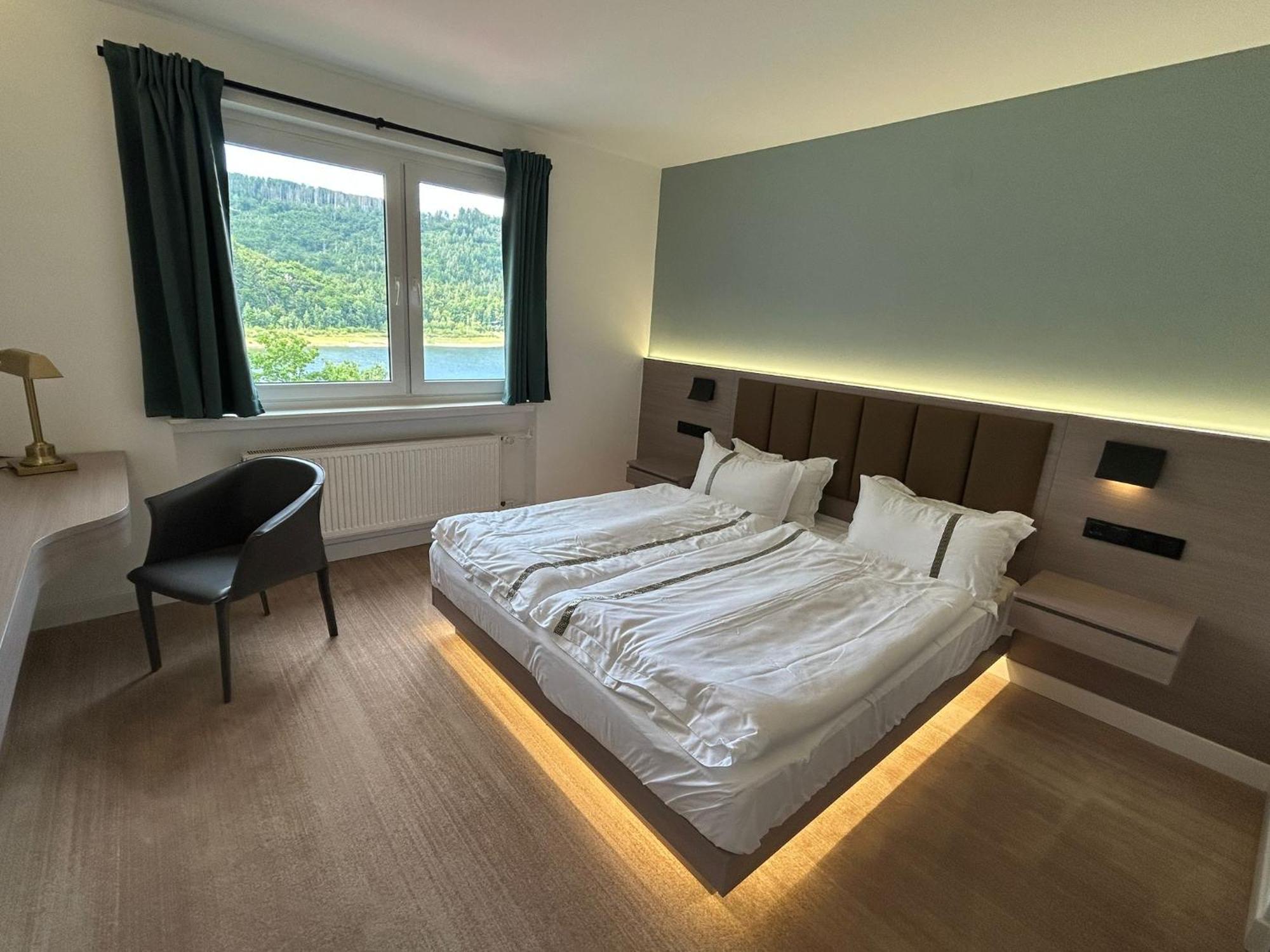 Doppelzimmer mit Seeblick