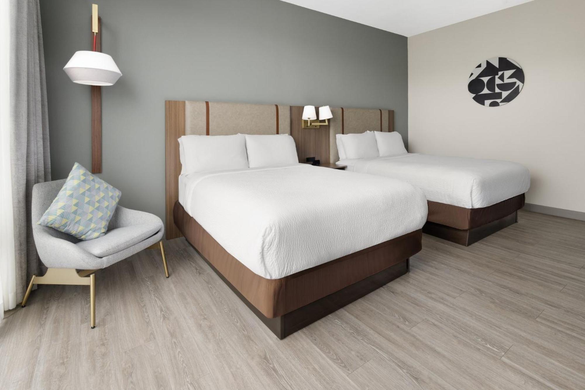 Queen Room with Two Queen Beds and Mountain View - Non-Smoking