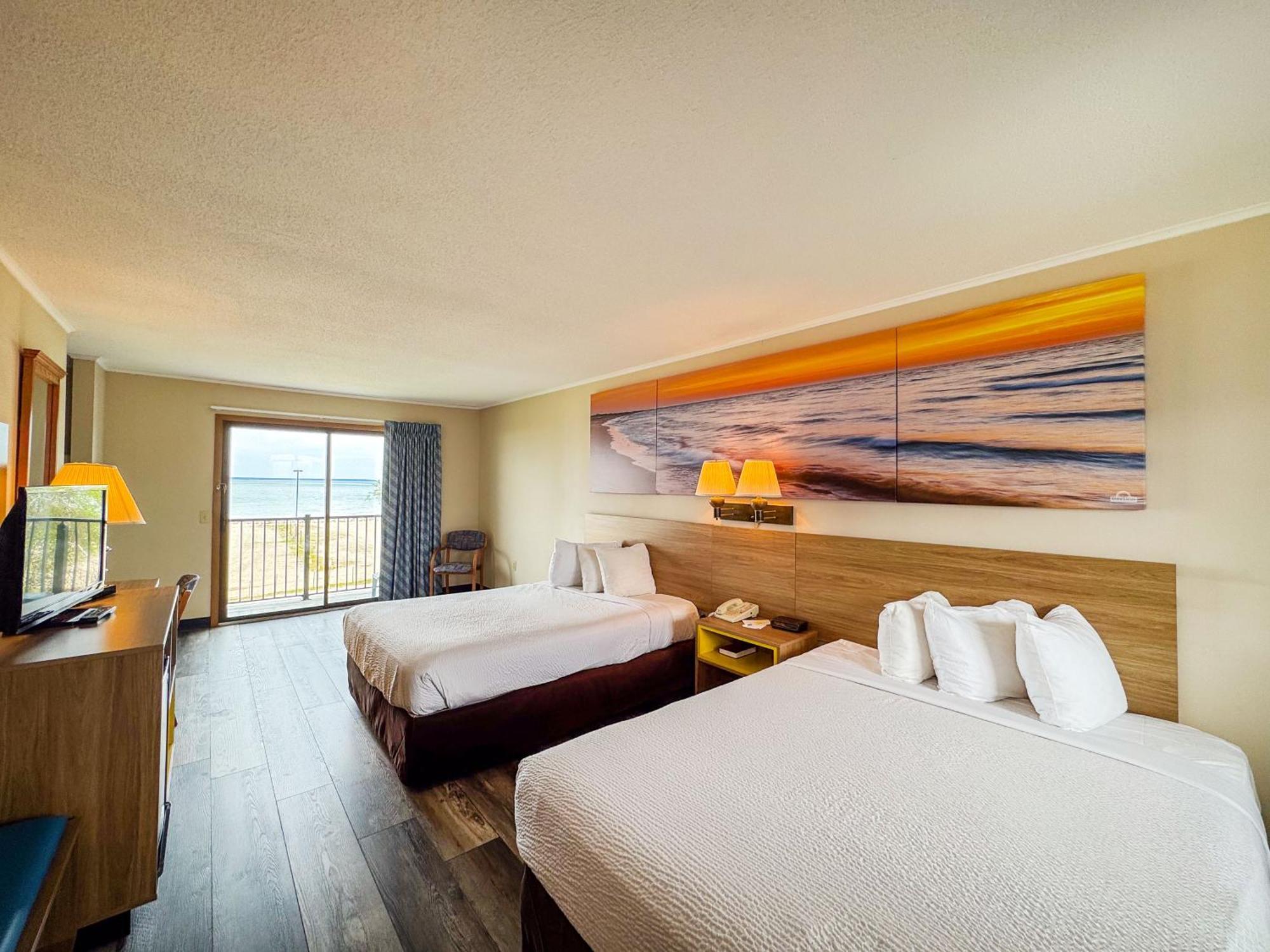 Deluxe Queen Room Two Queen Beds Non-Smoking