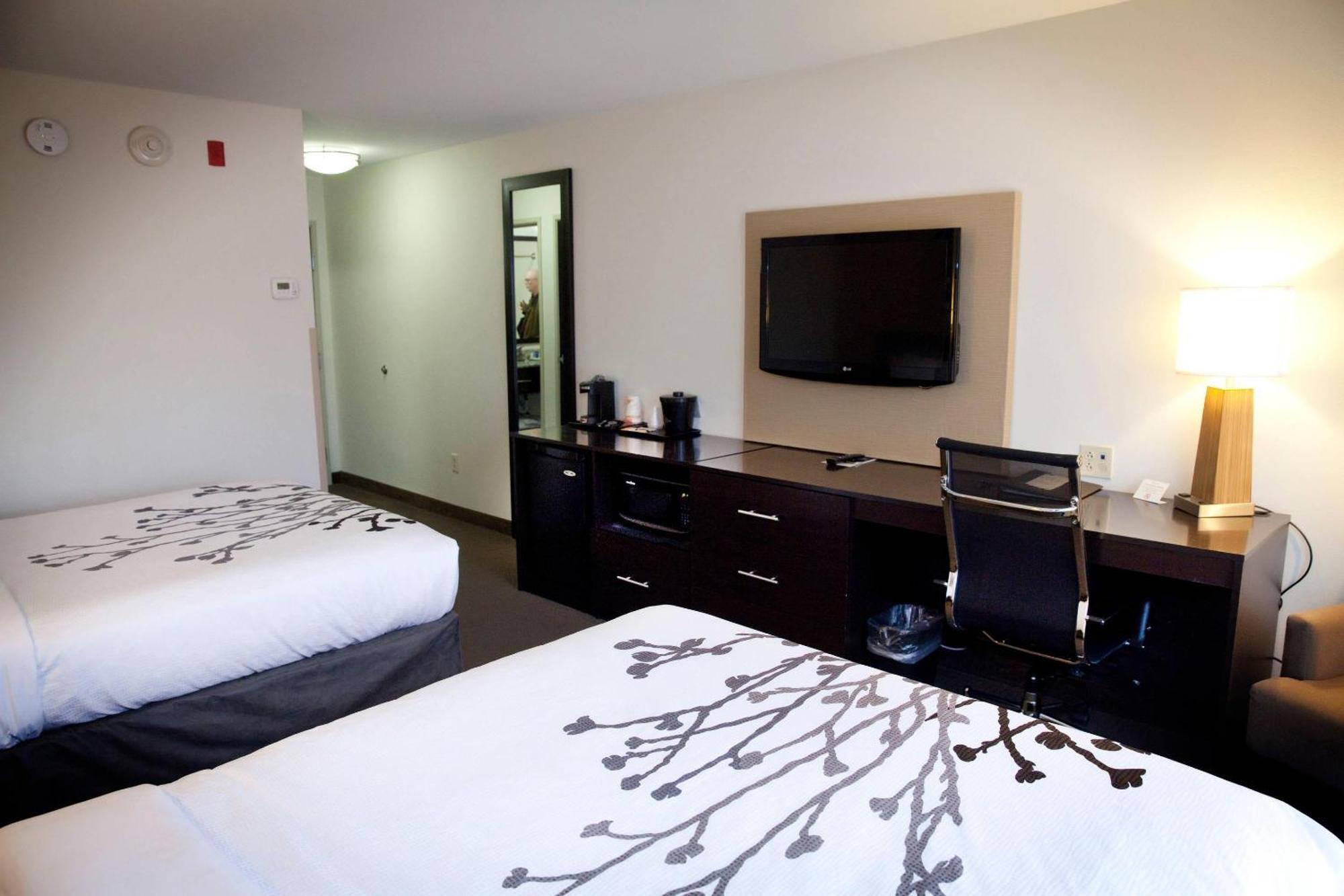 Queen Room Two Queen Beds Non-Smoking