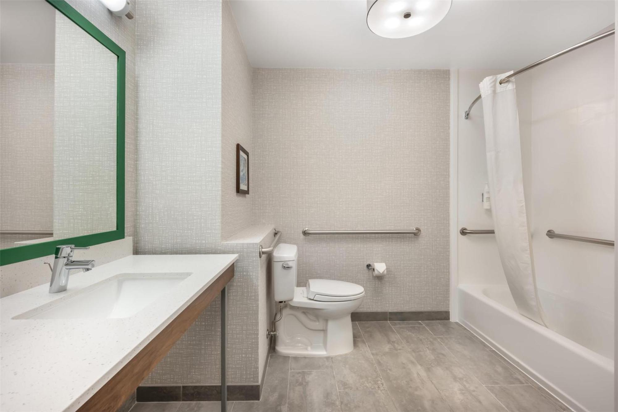 King Room Accessible Tub Mobility Hearing Access or Non-Smoking