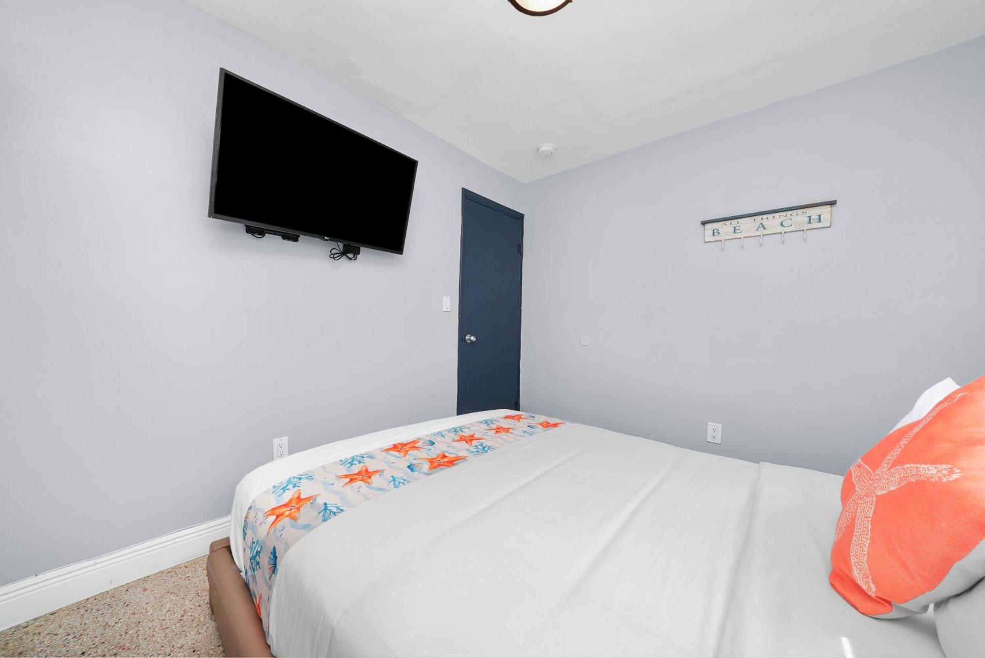 One Bedroom Queen Suite