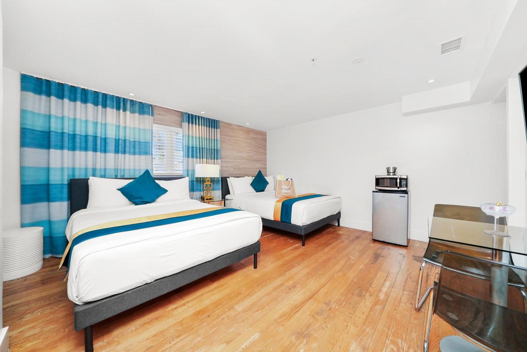 Standard Double Queen Room
