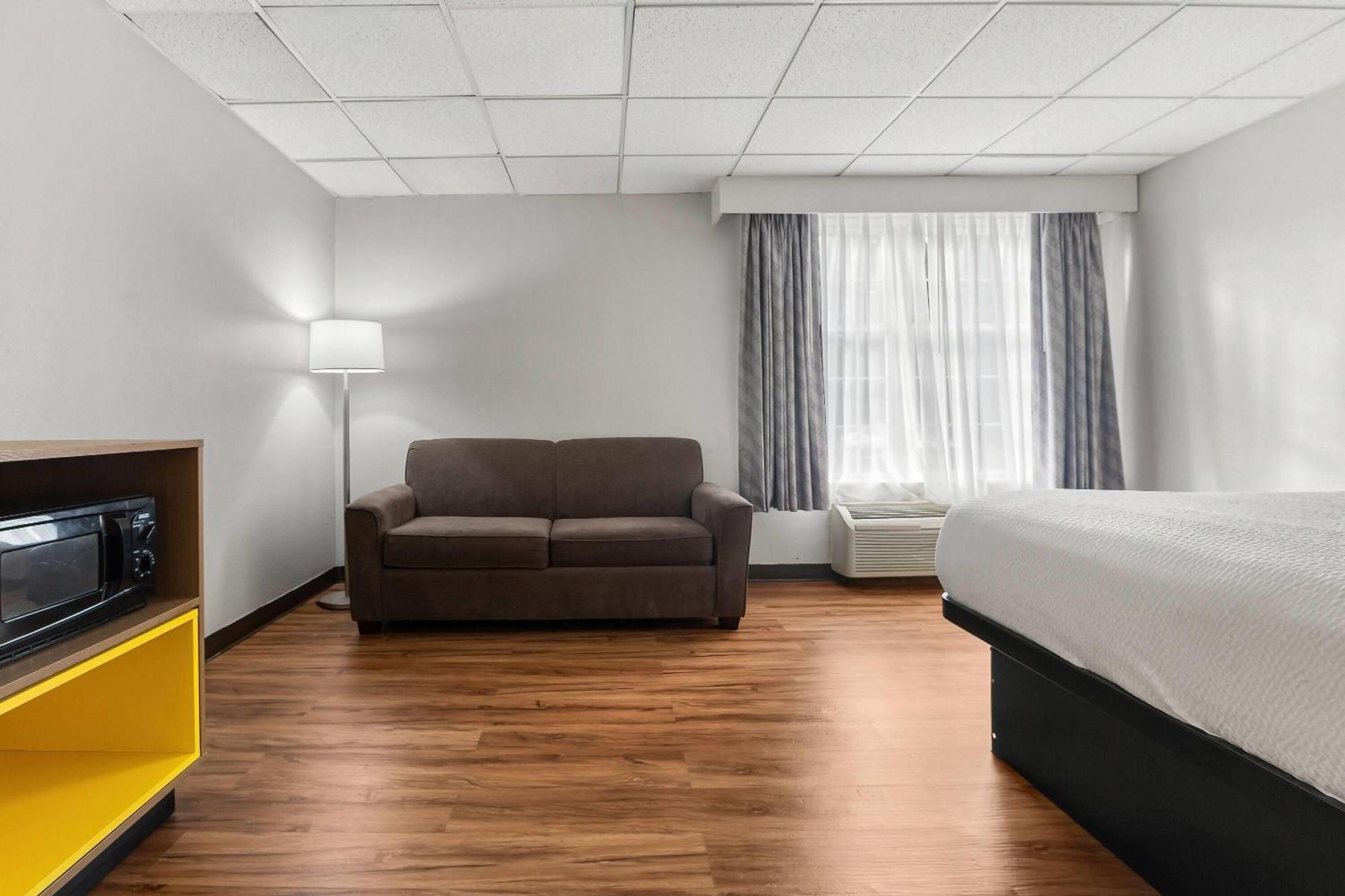 1 King Bed, Accessible Room, Non-Smoking