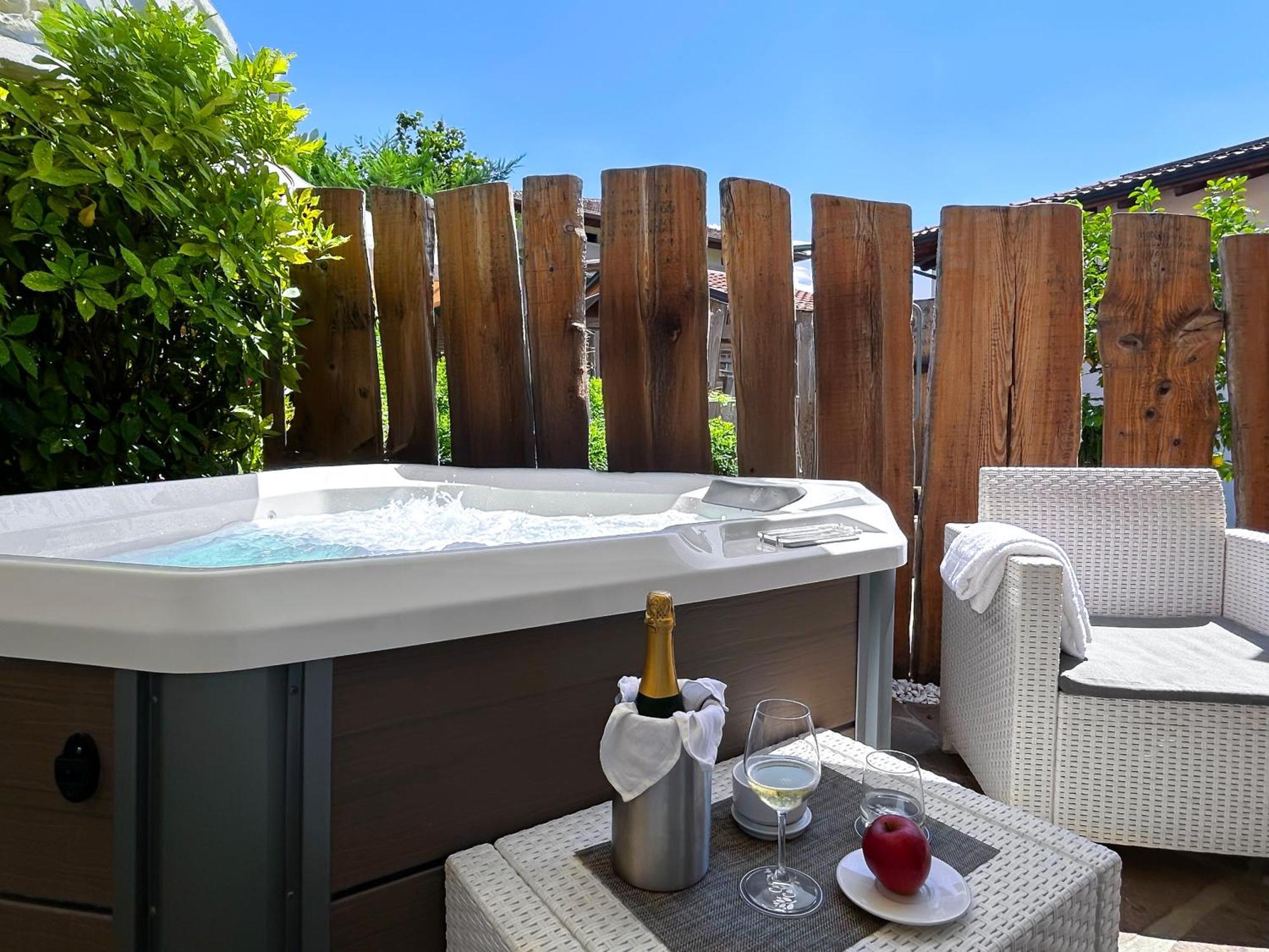 Deluxe Double or Twin Room Spa Bath