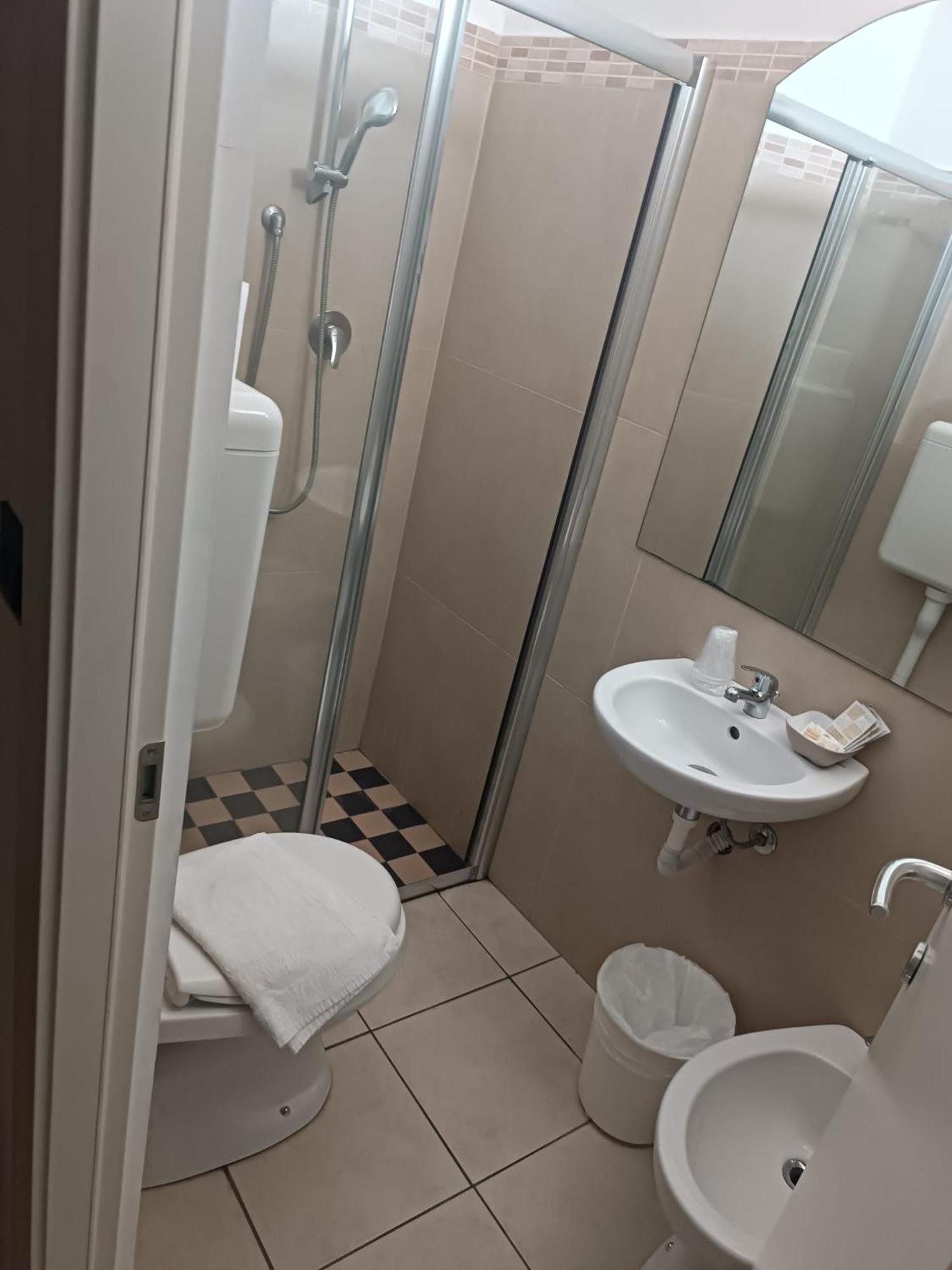Camera Familiare con Bagno Privato