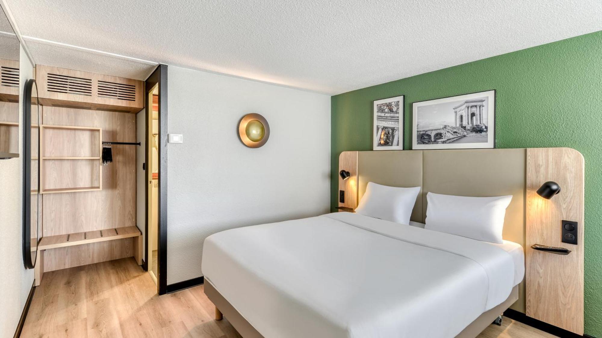Standard Room 1 Queen Bed