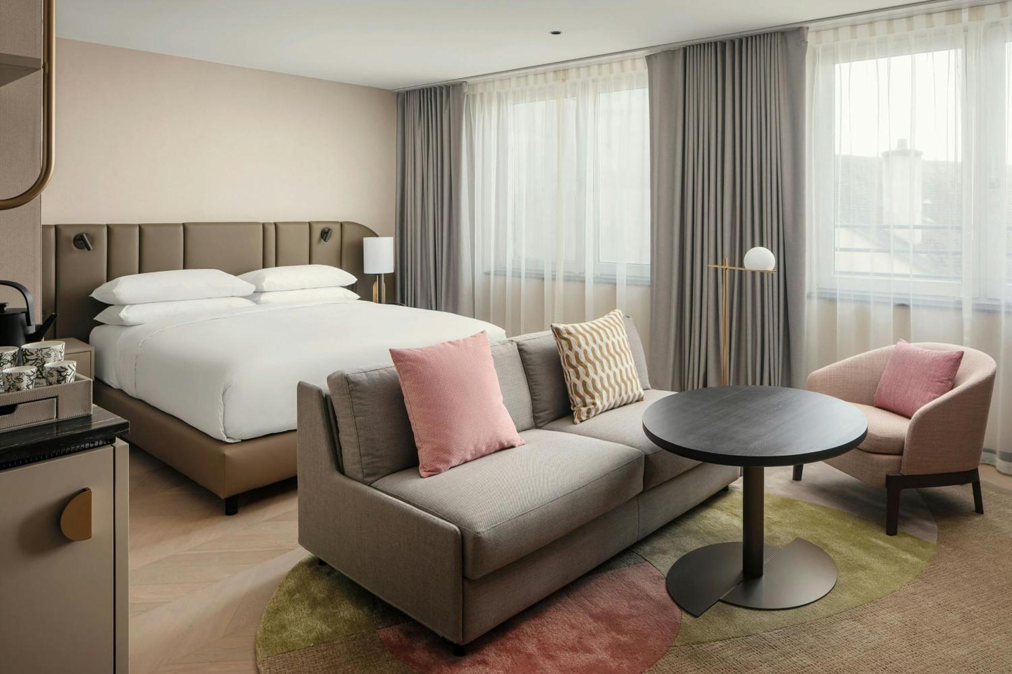 Family Junior Suite M Club Lounge Access