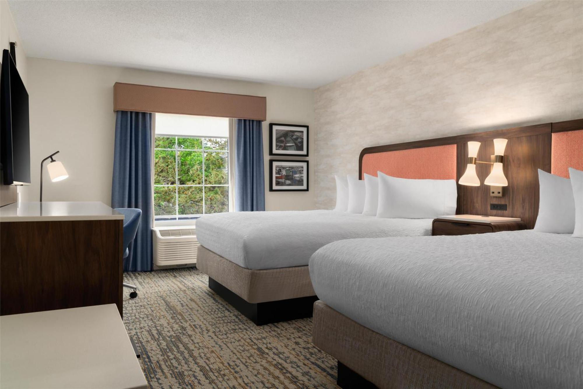 Queen Room Two Queen Beds Mobility Hearing Access or Non-Smoking