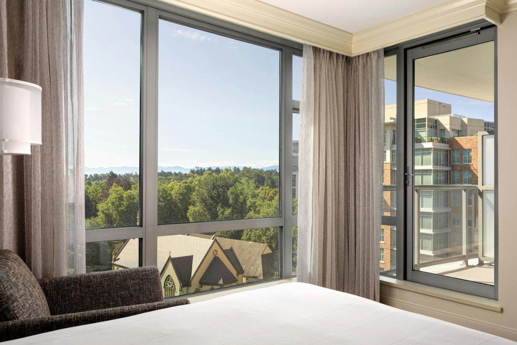 Superior Room, 1 King Bed, Non-smoking, Balcony