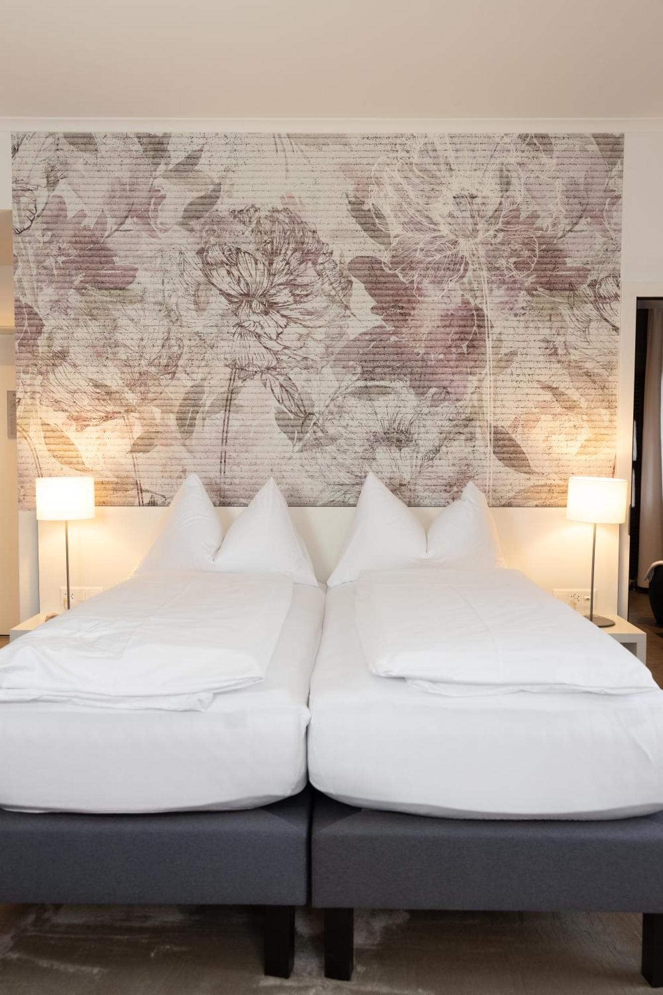 Queen Room Lake View