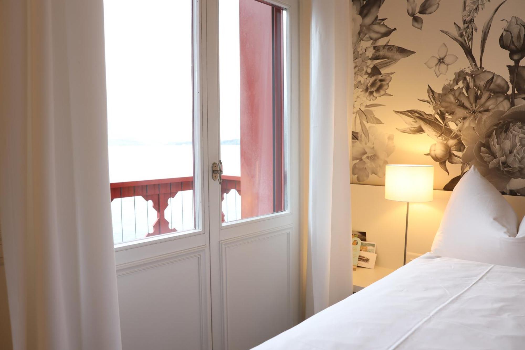 Queen Room Lake View