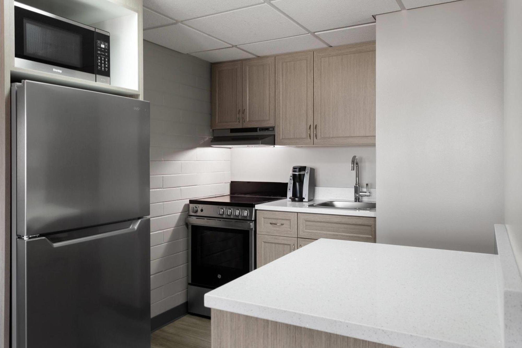 Deluxe King Room with Full Kitchen - Non-Smoking