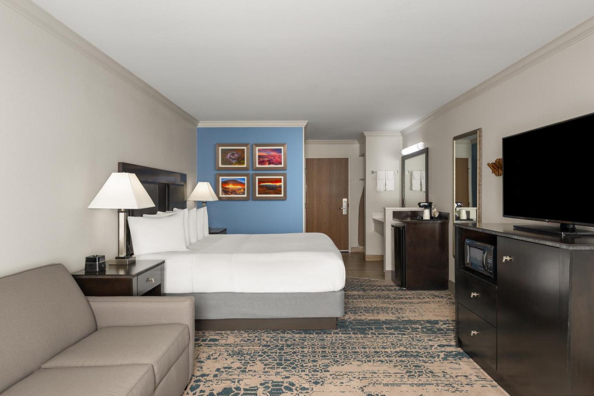 Deluxe Suite - Mobility Access/Non-Smoking