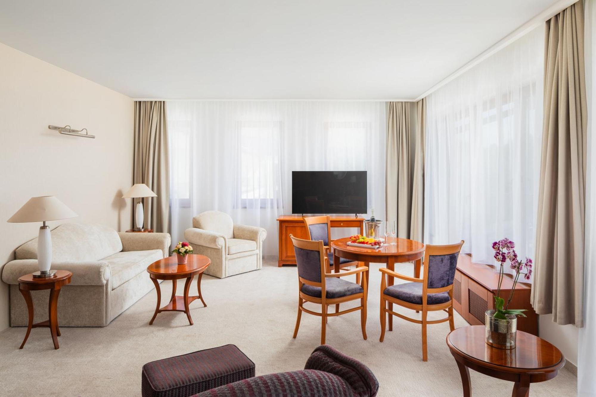 Deluxe Suite