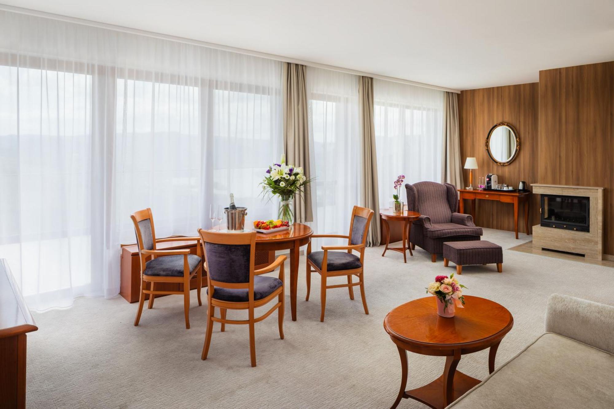Deluxe Suite