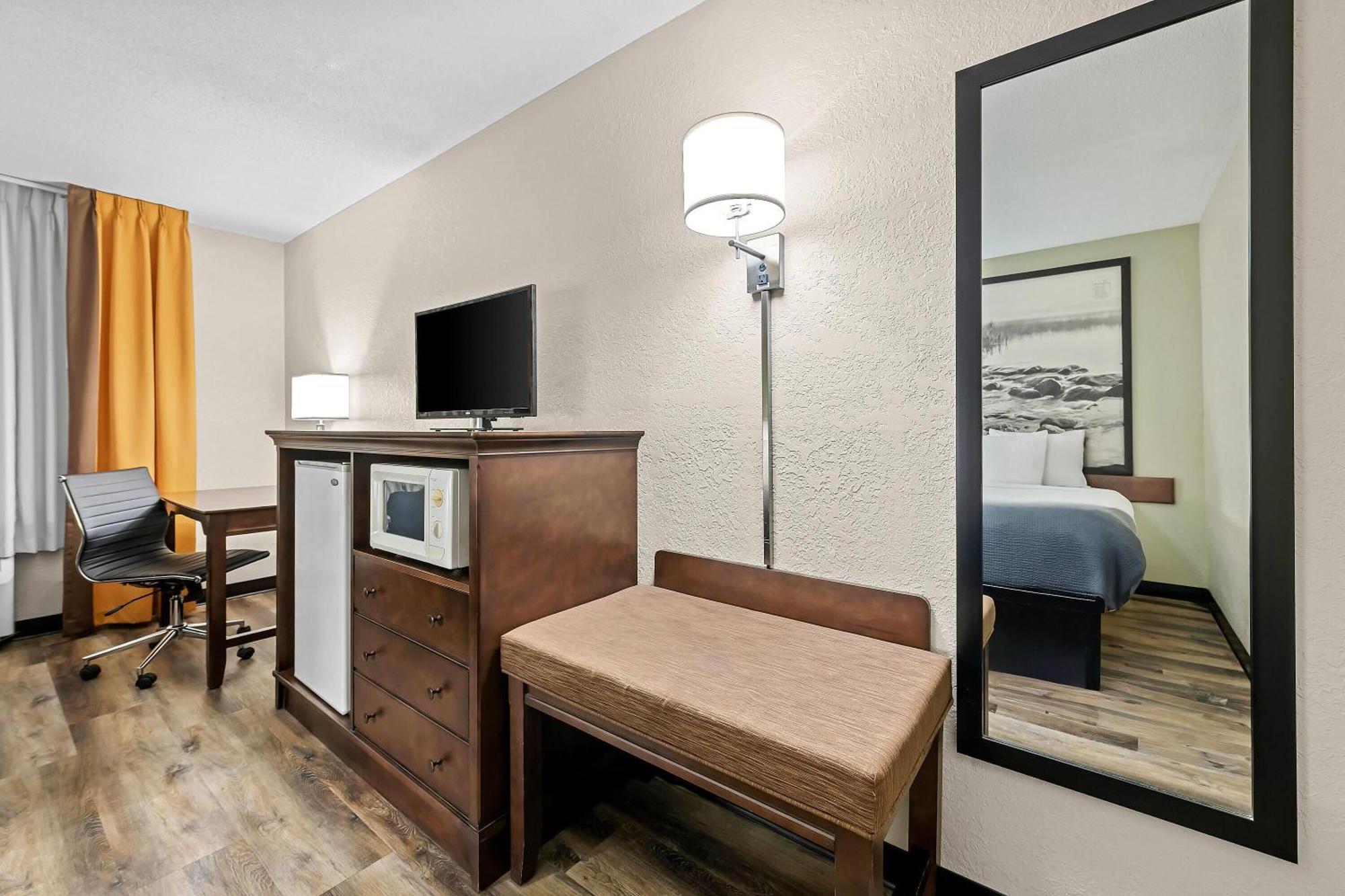 Queen Room Two Queen Beds Non-Smoking