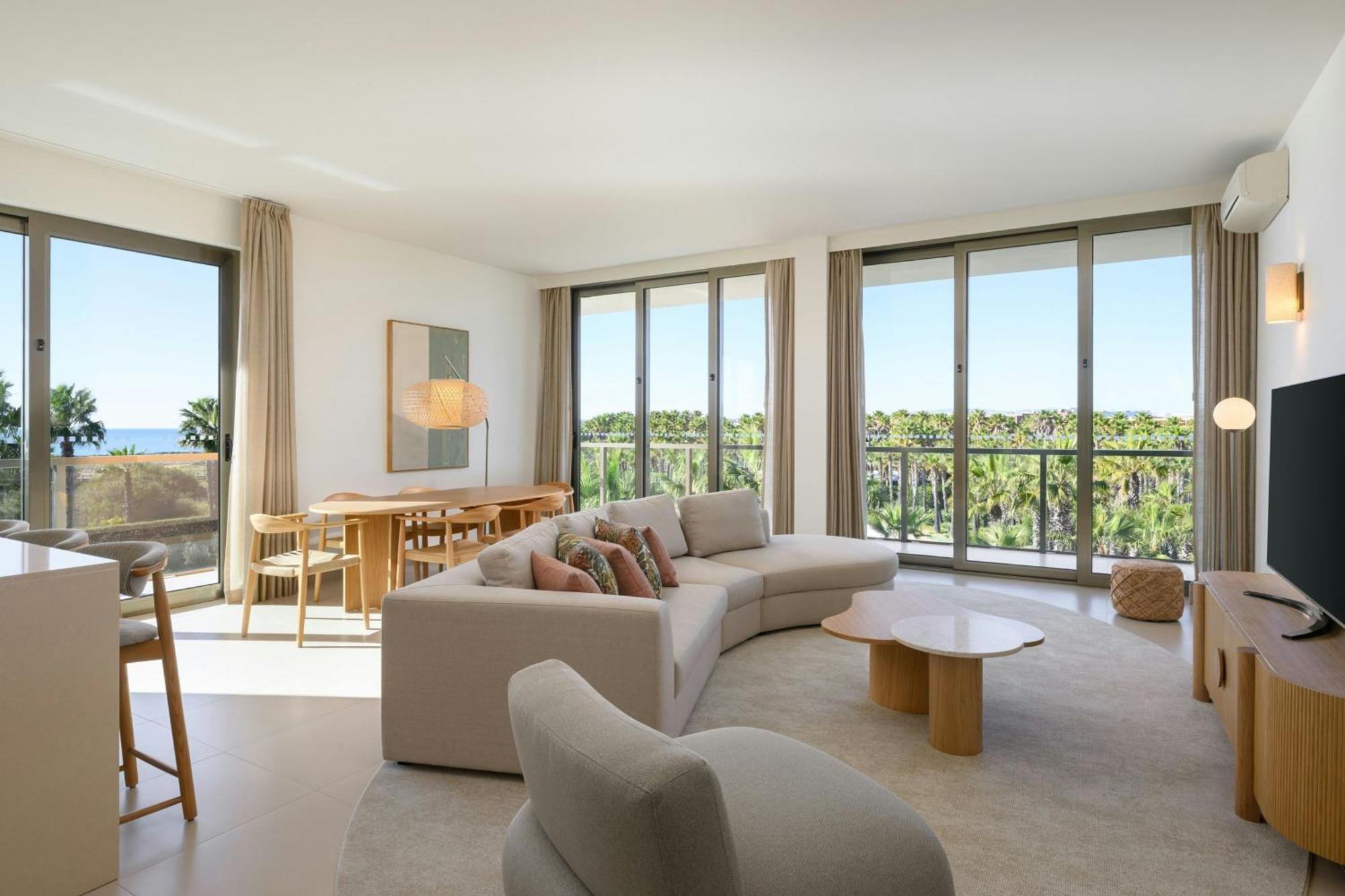 Suite de 3 dormitorios con balcón y vistas al mar