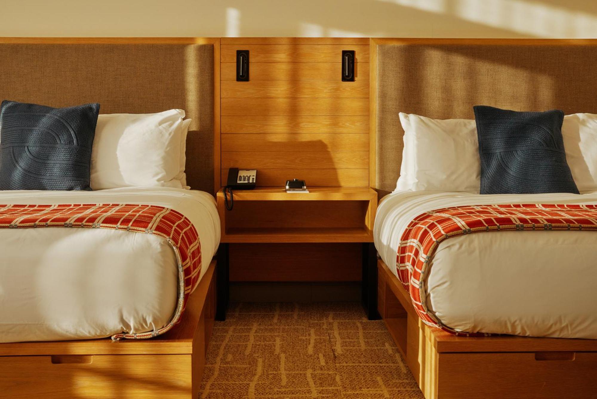 Grand Deluxe Queen Room Two Queen Beds