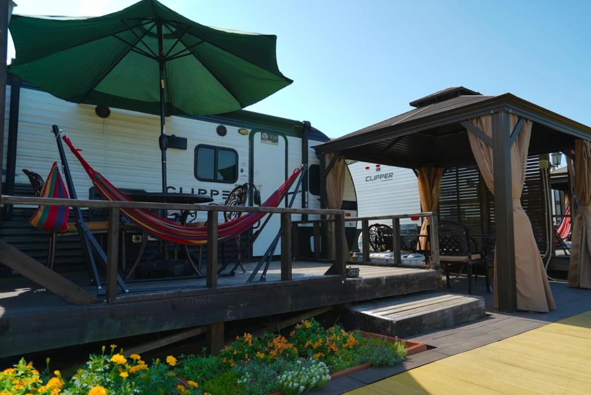 Regular Trailer Terrace