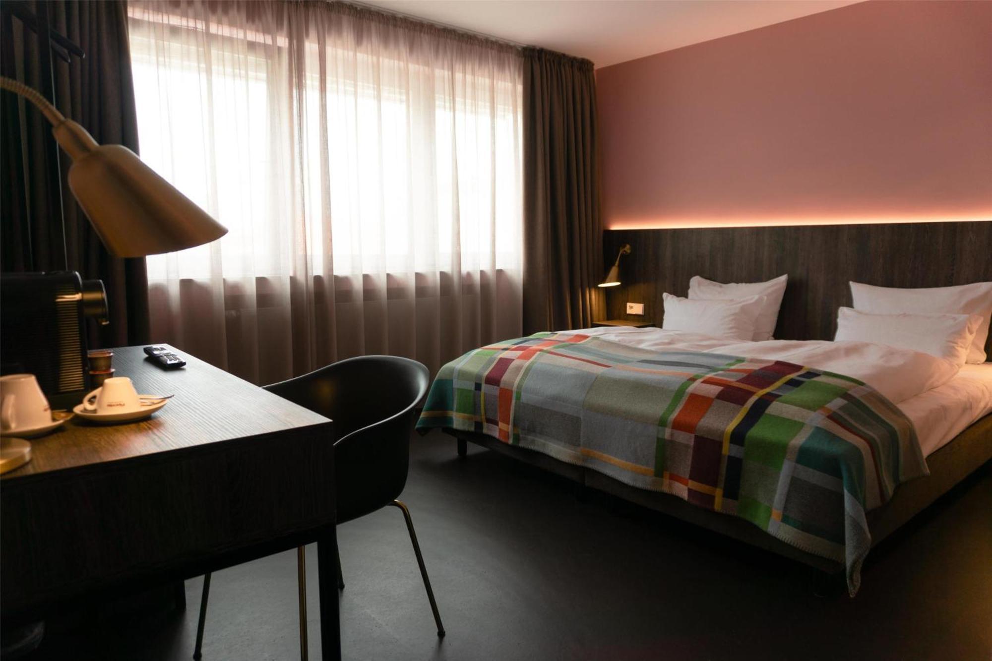 Comfort Zimmer mit Kingsize-Bett und Aussicht