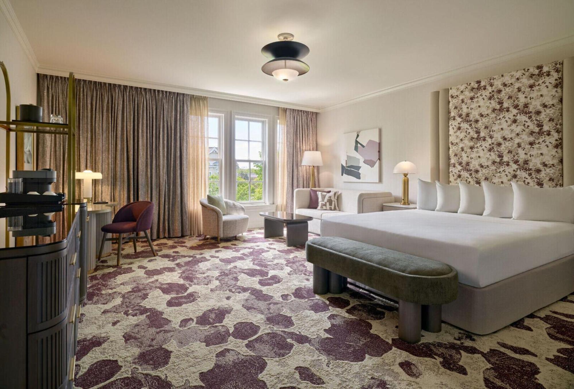 Large King Room with Roll-In Shower - Disability Access