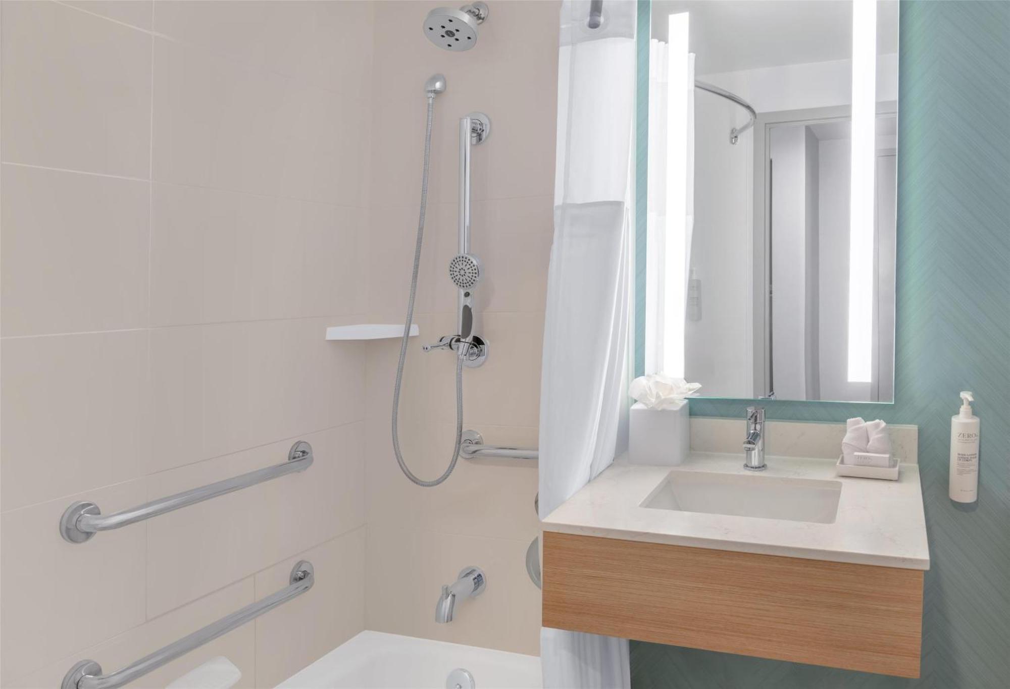 King Room Accessible Tub Mobility Access