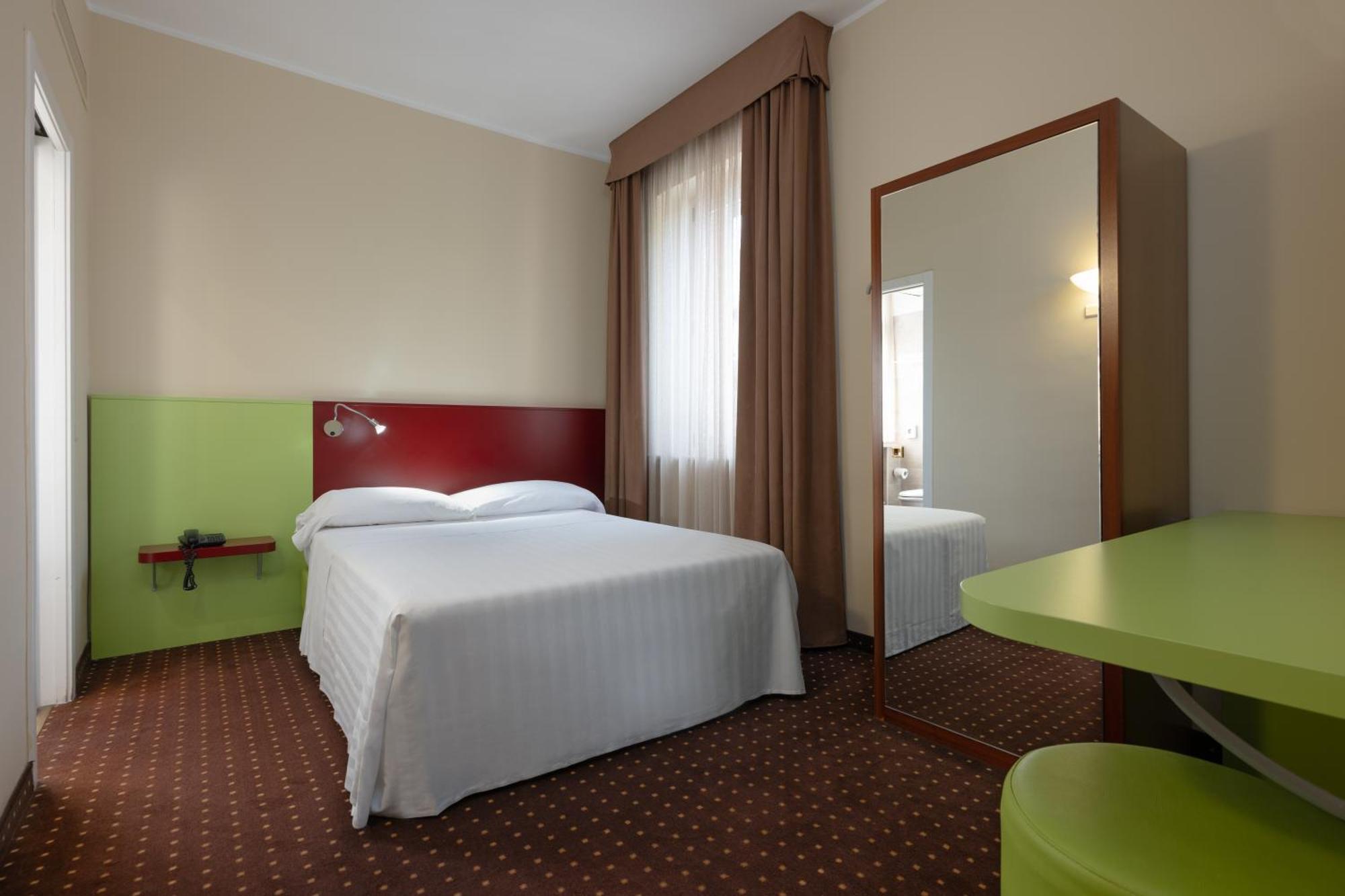 Standard Queen Room